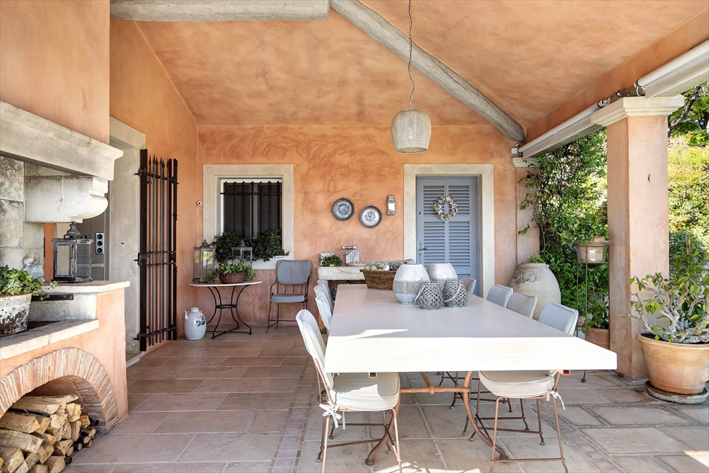luxury villa 8 Rooms for sale on BIOT (06410)