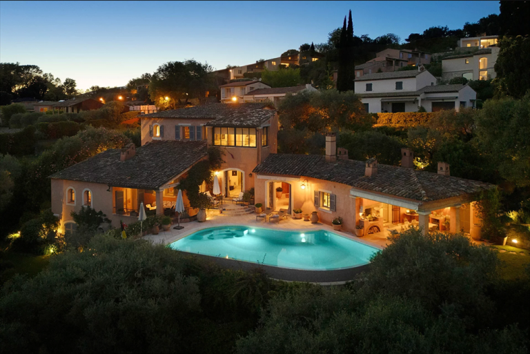 luxury villa 8 Rooms for sale on BIOT (06410)