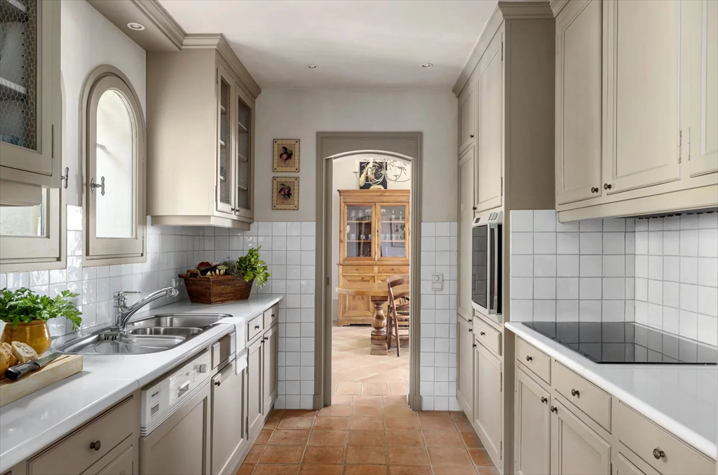 bastide 5 Rooms for sale on BIOT (06410)