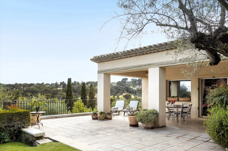 bastide 5 Rooms for sale on BIOT (06410)