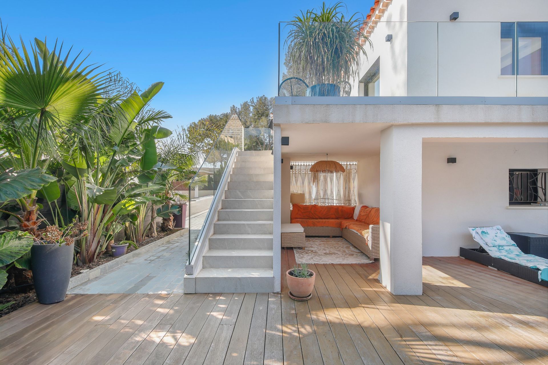 luxury house 7 Rooms for sale on BANDOL (83150)