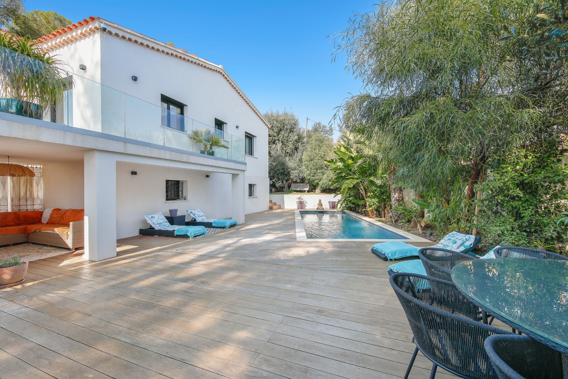 luxury house 7 Rooms for sale on BANDOL (83150)
