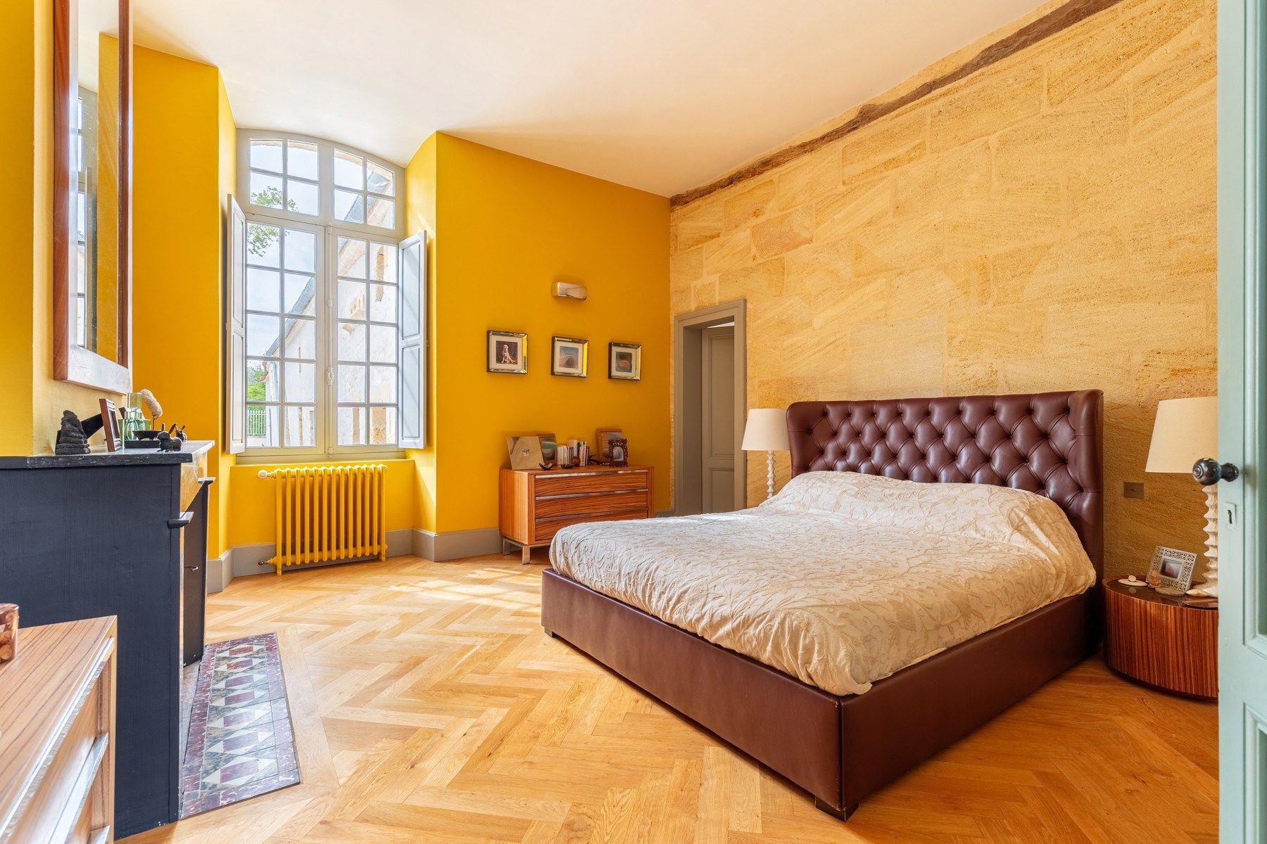 castle 10 Rooms for sale on BORDEAUX (33000)