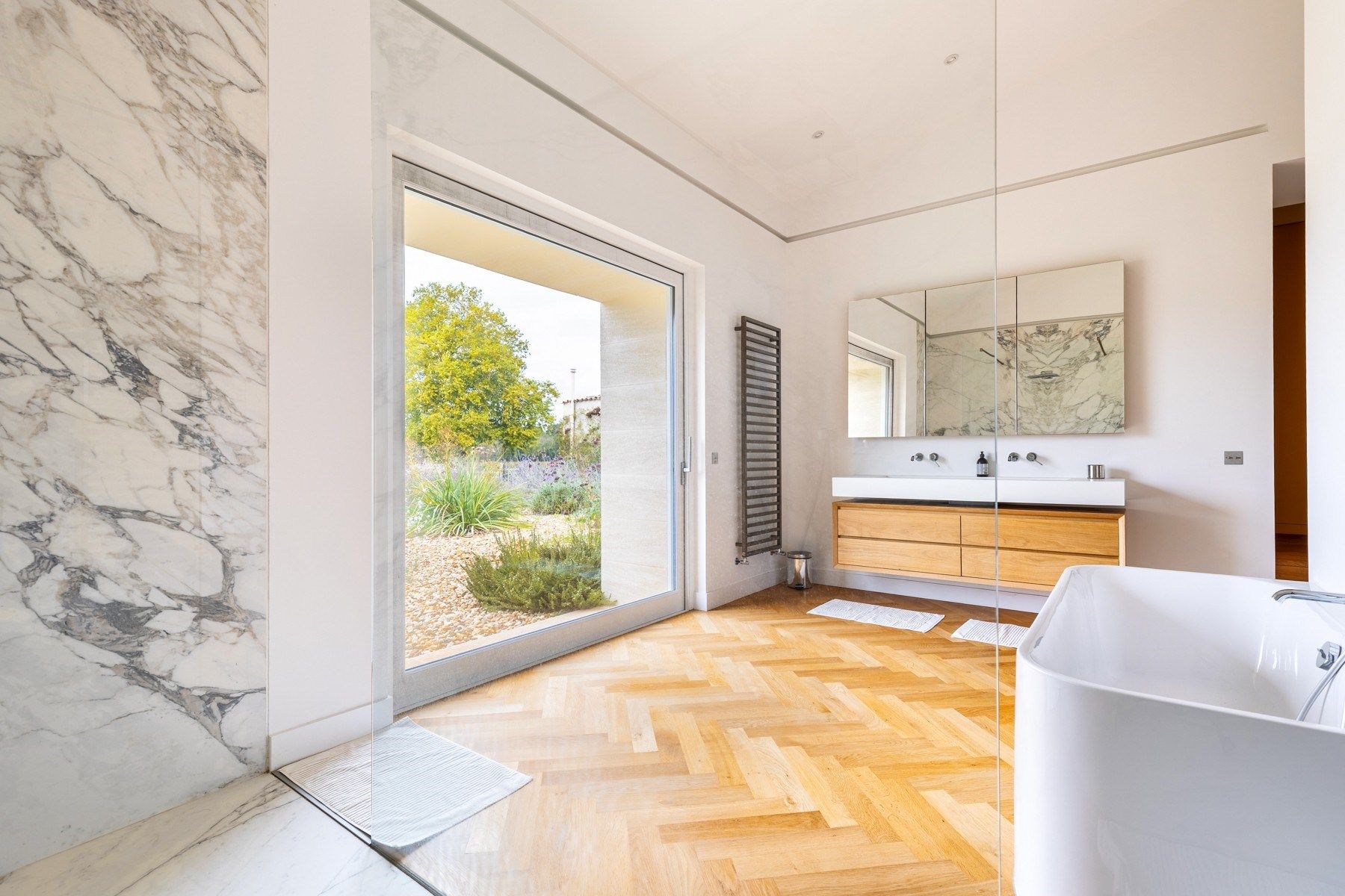 castle 10 Rooms for sale on BORDEAUX (33000)