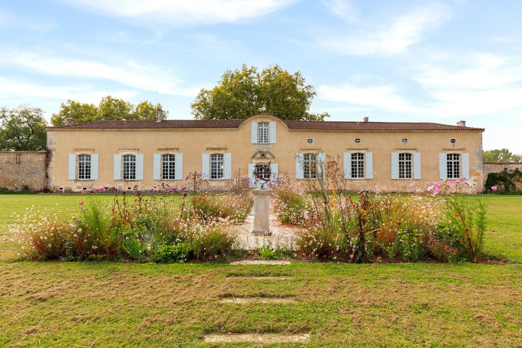 castle 10 Rooms for sale on BORDEAUX (33000)