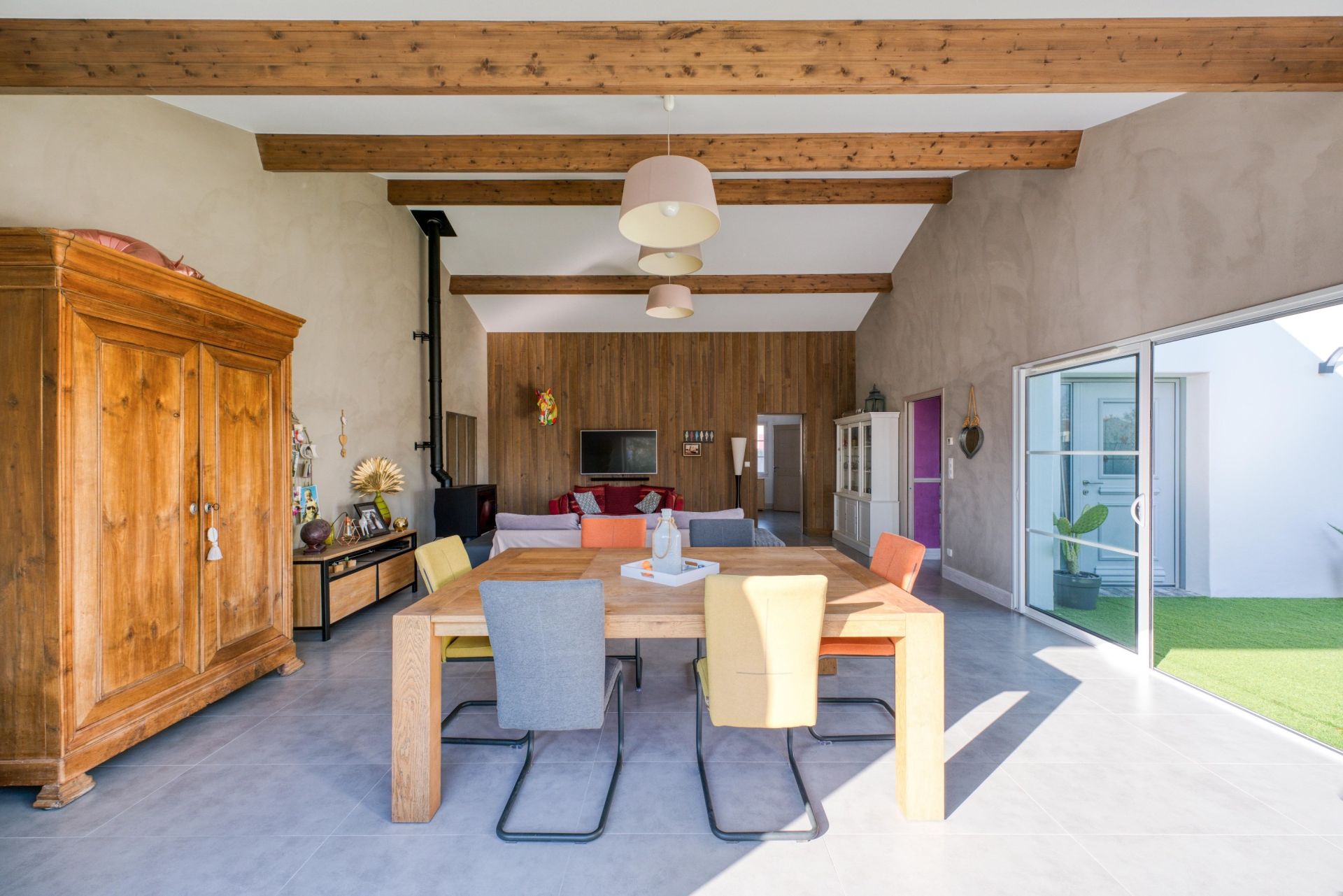 luxury house 6 Rooms for sale on LA ROCHELLE (17000)