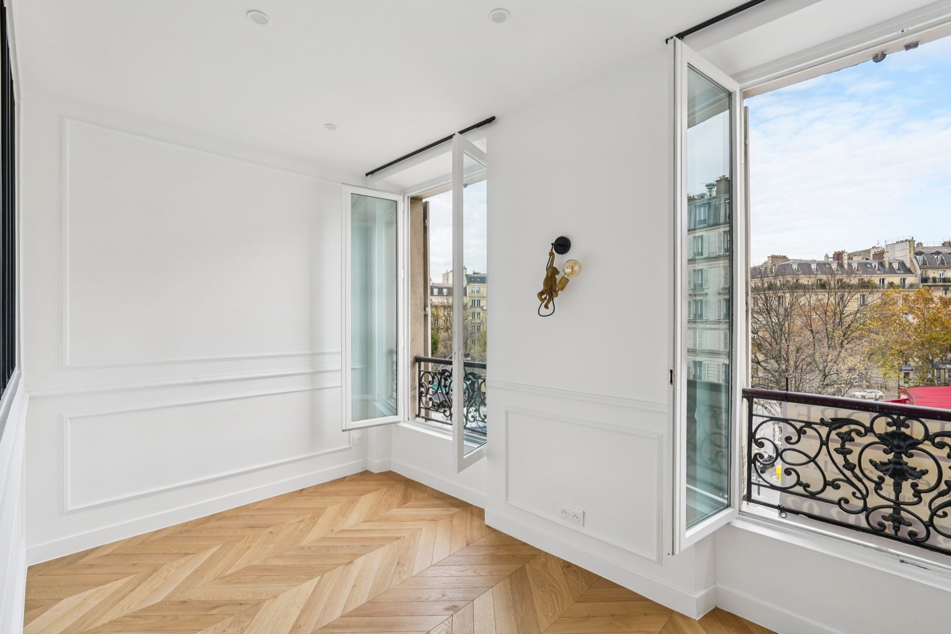 luxury apartment 2 Rooms for sale on PARIS (75008)