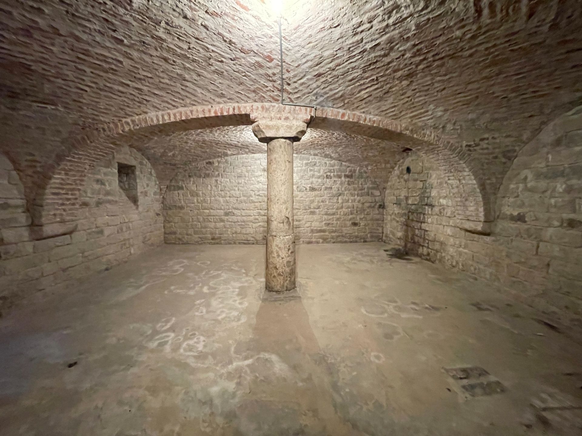 luxury house 20 Rooms for sale on ARRAS (62000)