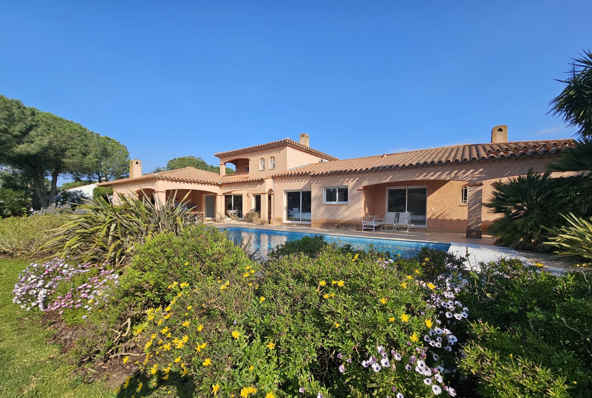 luxury house 6 Rooms for sale on PERPIGNAN (66000)