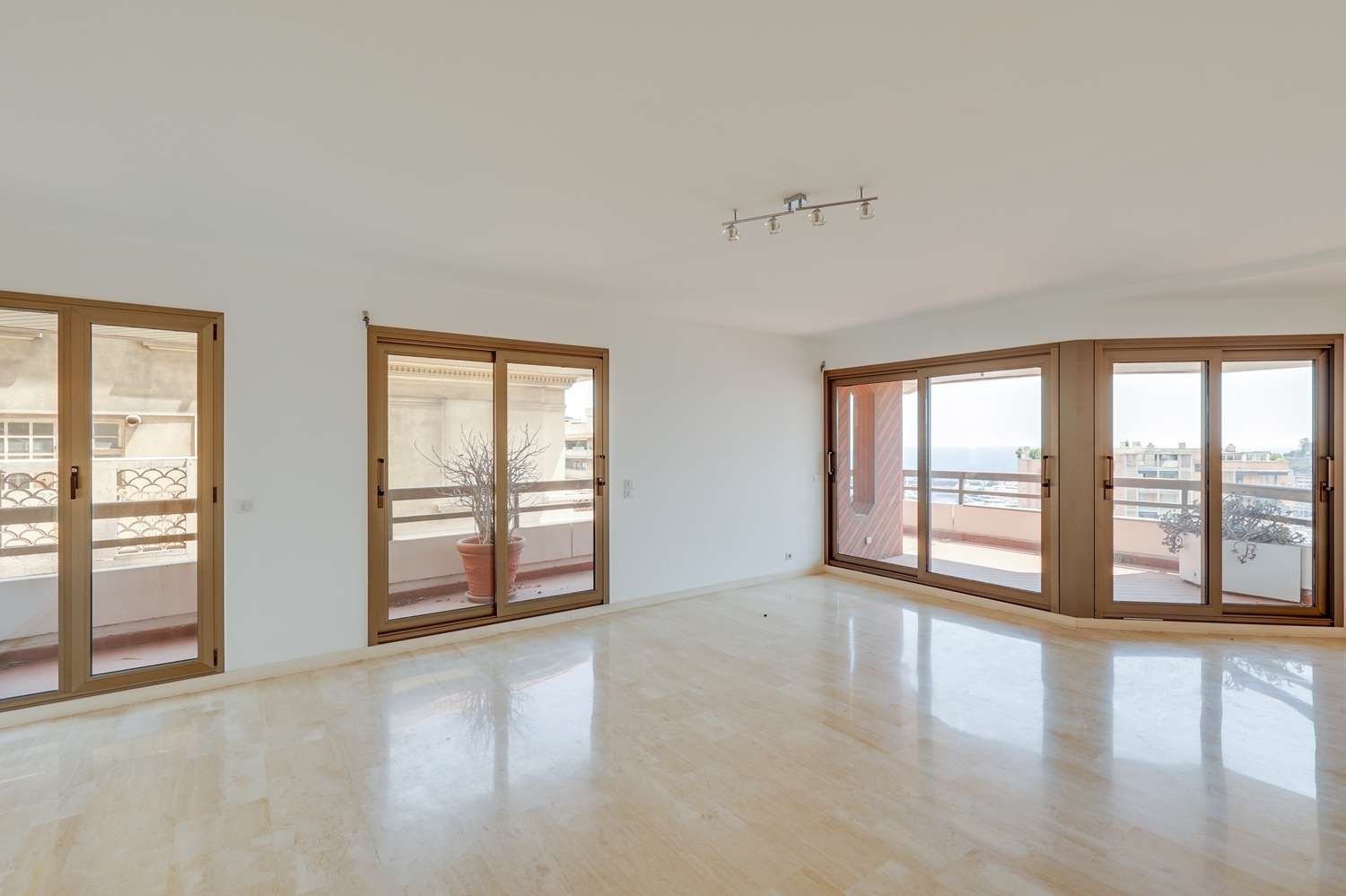 luxury apartment 3 Rooms for sale on MONACO (98000)