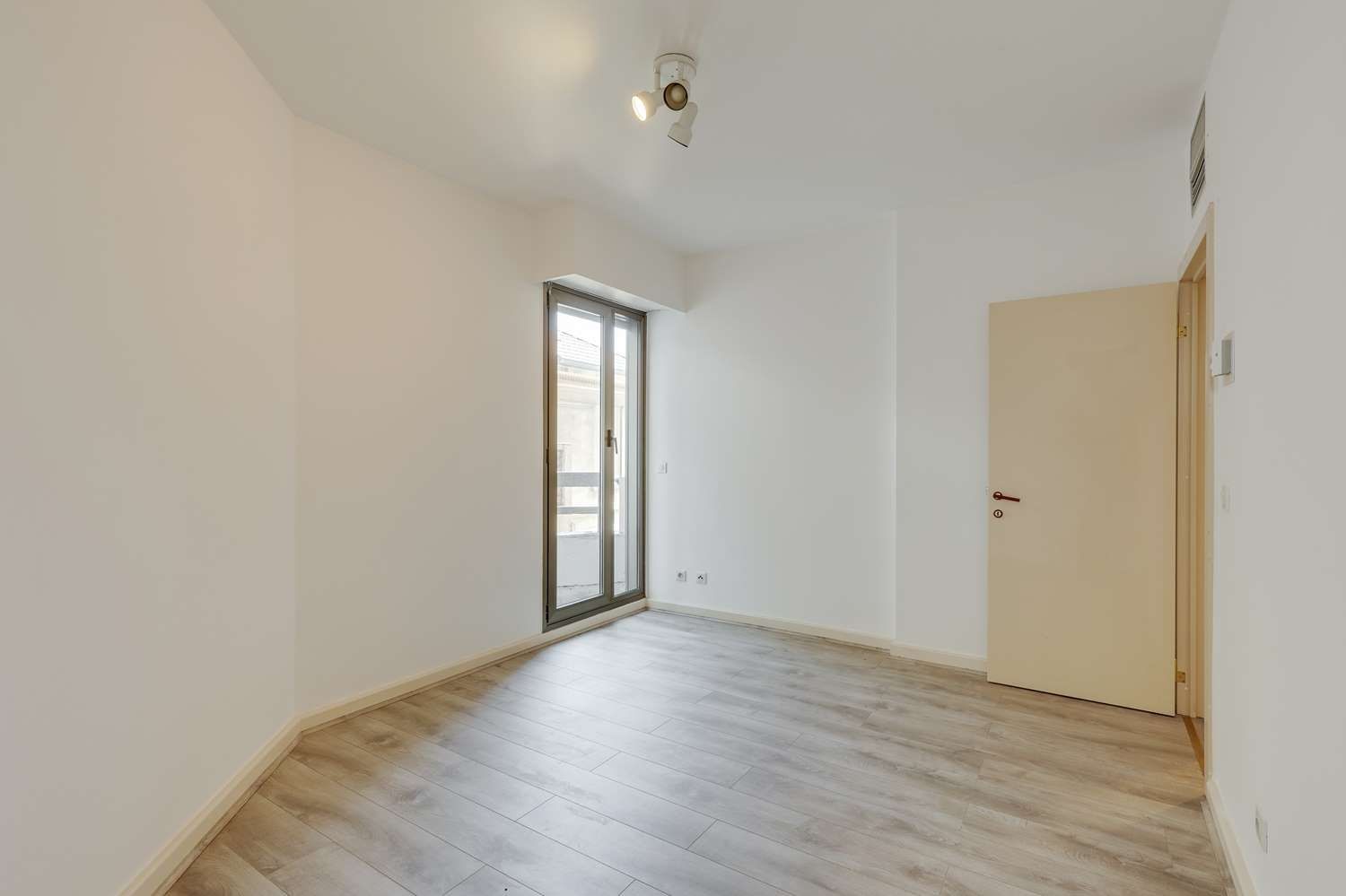 luxury apartment 3 Rooms for sale on MONACO (98000)