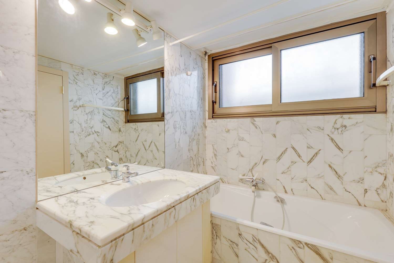 luxury apartment 3 Rooms for sale on MONACO (98000)