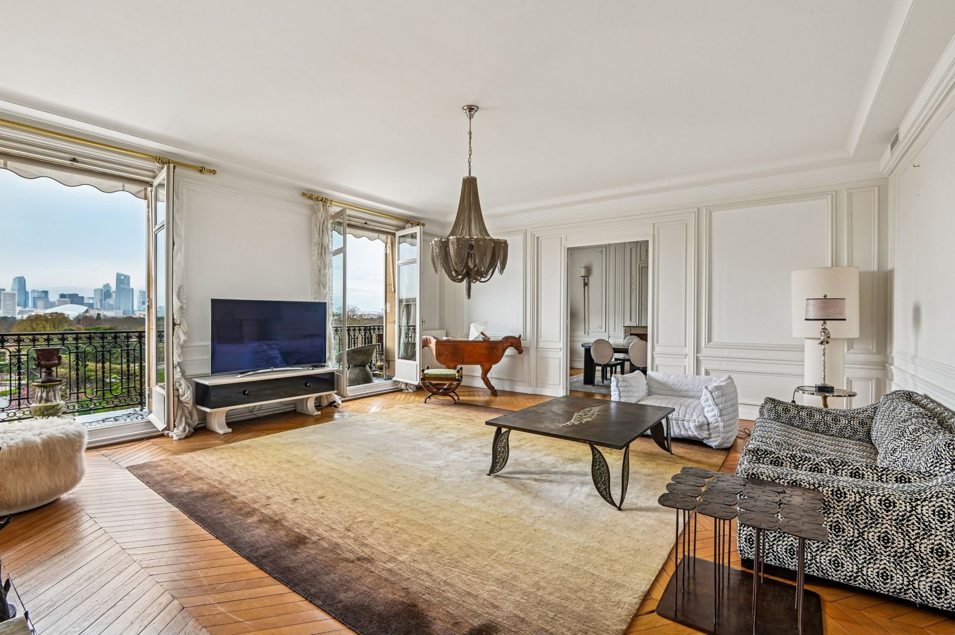 luxury apartment 5 Rooms for sale on PARIS (75016)