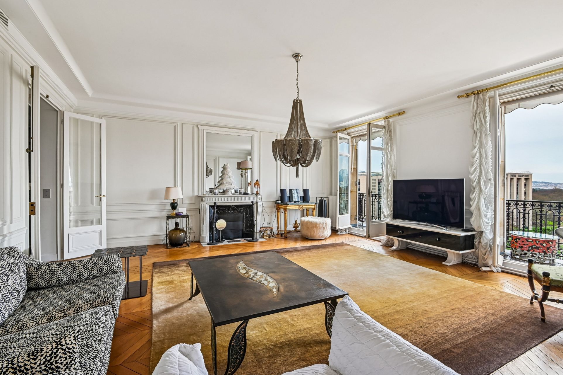 luxury apartment 5 Rooms for sale on PARIS (75016)