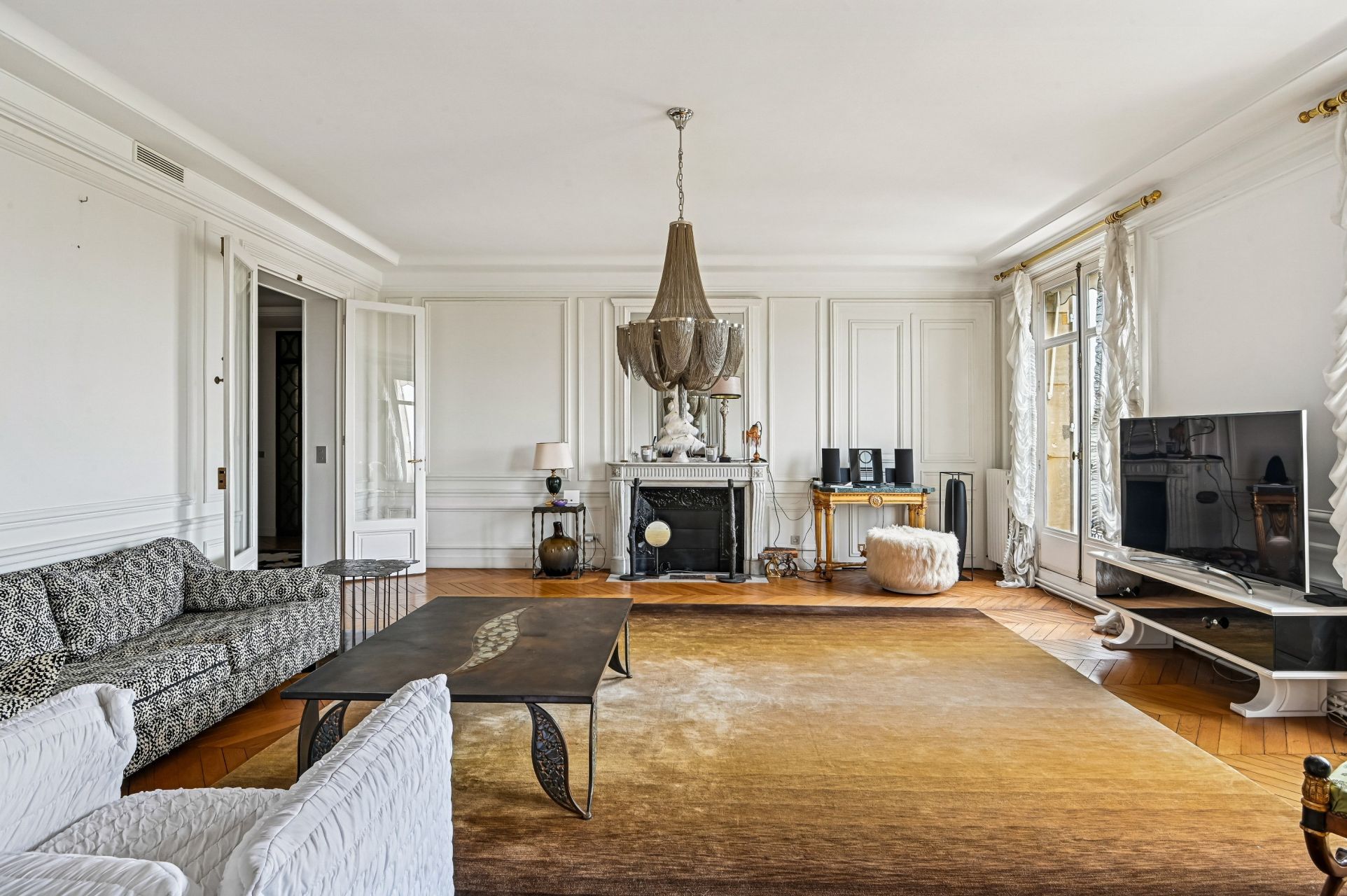 luxury apartment 5 Rooms for sale on PARIS (75016)