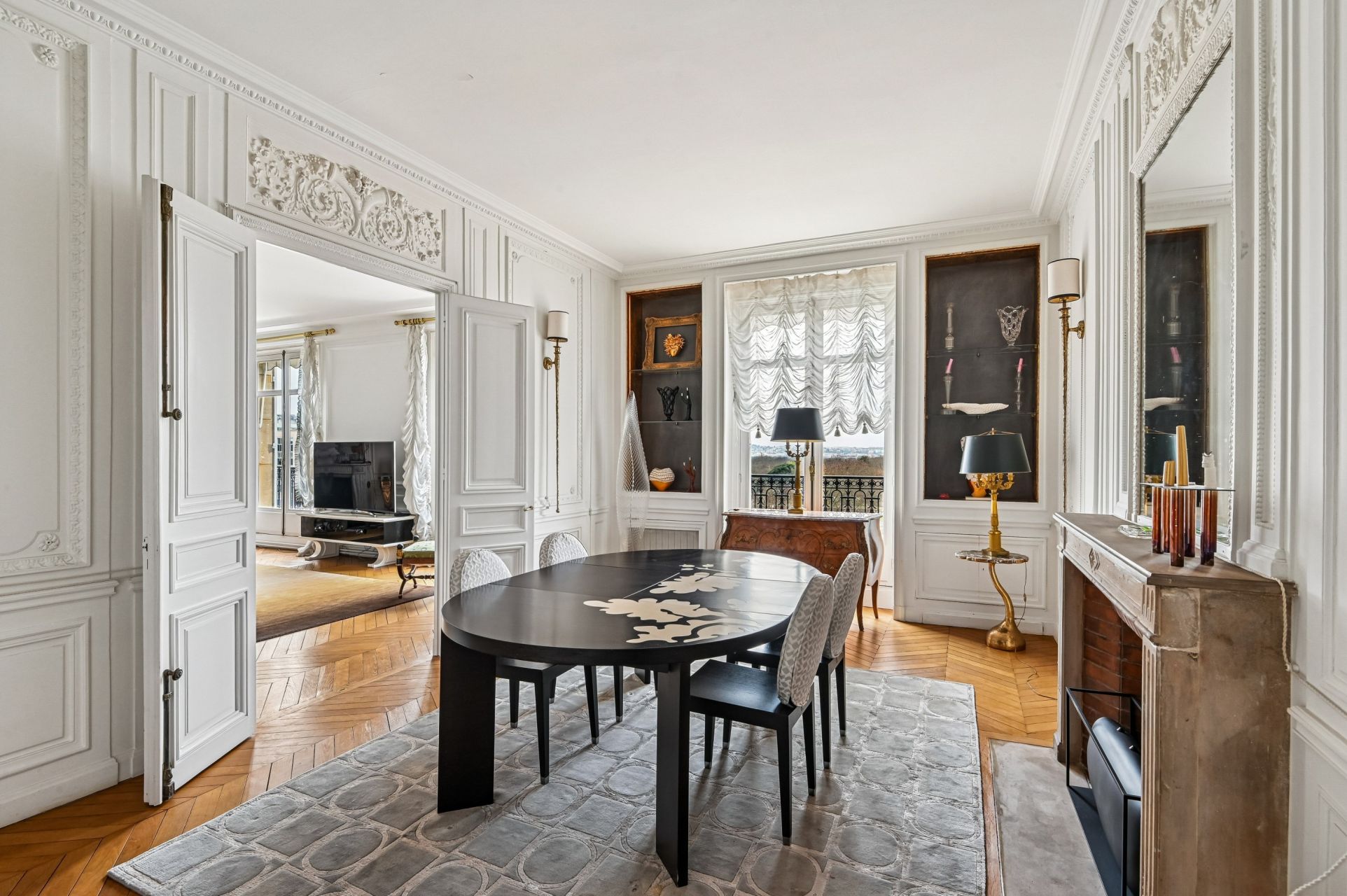 luxury apartment 5 Rooms for sale on PARIS (75016)