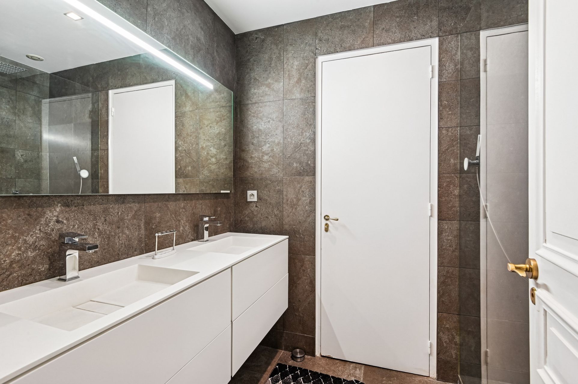luxury apartment 5 Rooms for sale on PARIS (75016)
