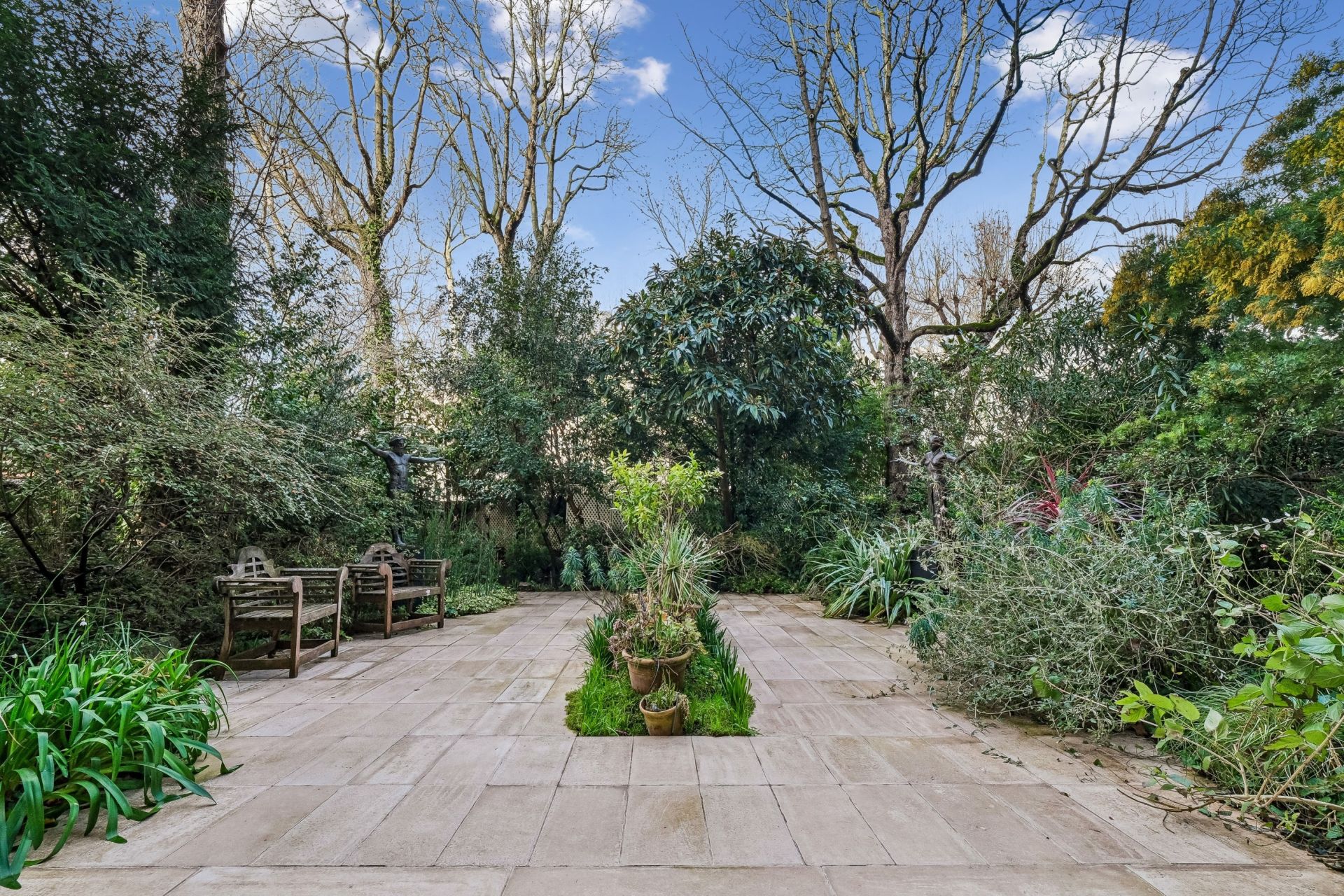 luxury apartment 5 Rooms for sale on NEUILLY SUR SEINE (92200)