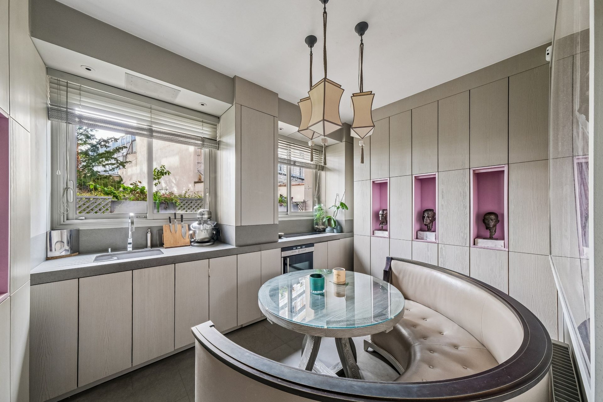 luxury apartment 5 Rooms for sale on NEUILLY SUR SEINE (92200)