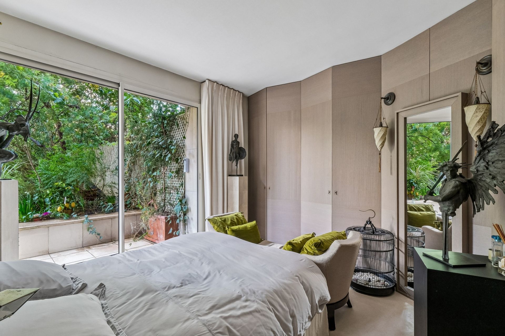 luxury apartment 5 Rooms for sale on NEUILLY SUR SEINE (92200)