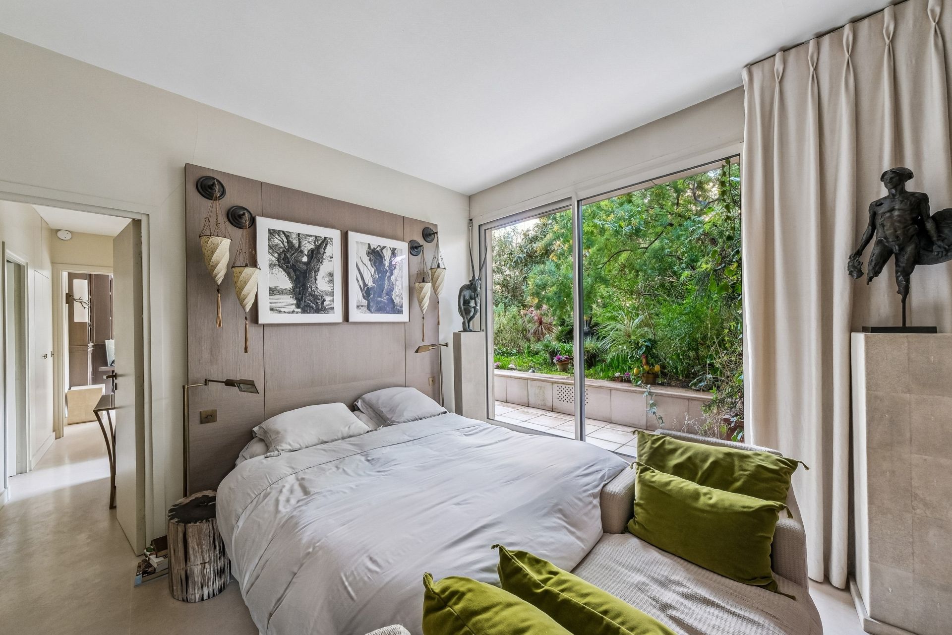 luxury apartment 5 Rooms for sale on NEUILLY SUR SEINE (92200)