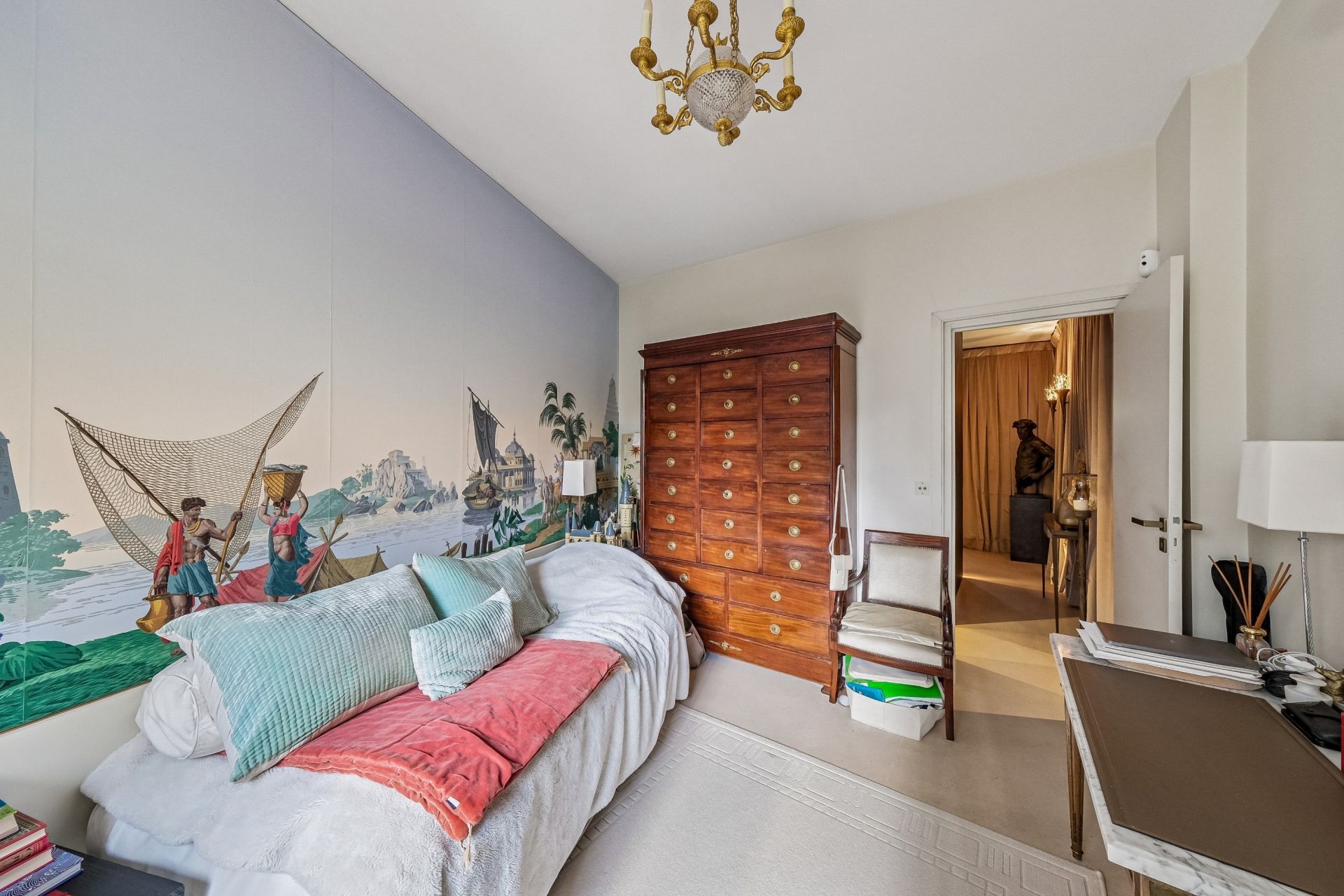 luxury apartment 5 Rooms for sale on NEUILLY SUR SEINE (92200)