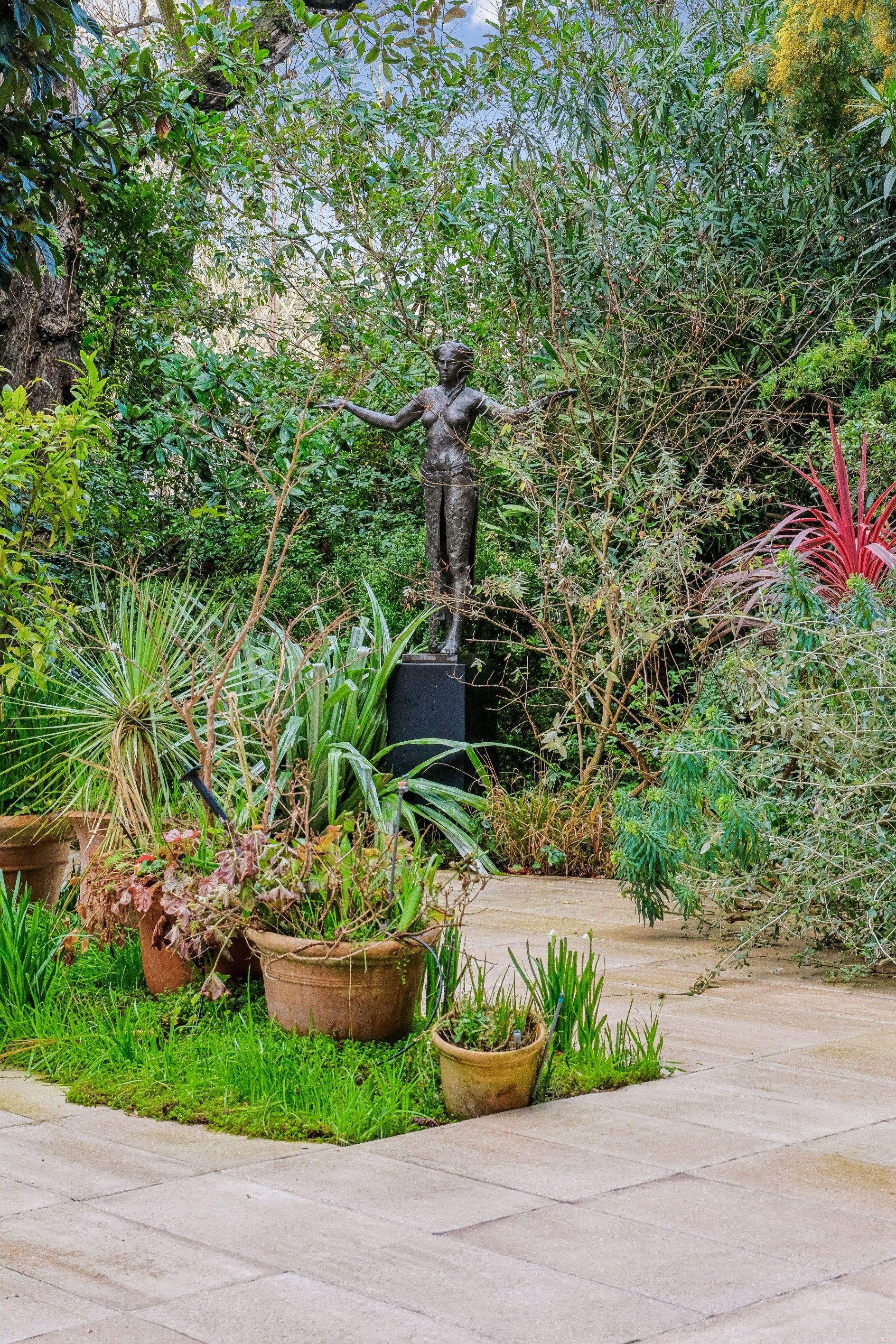 luxury apartment 5 Rooms for sale on NEUILLY SUR SEINE (92200)