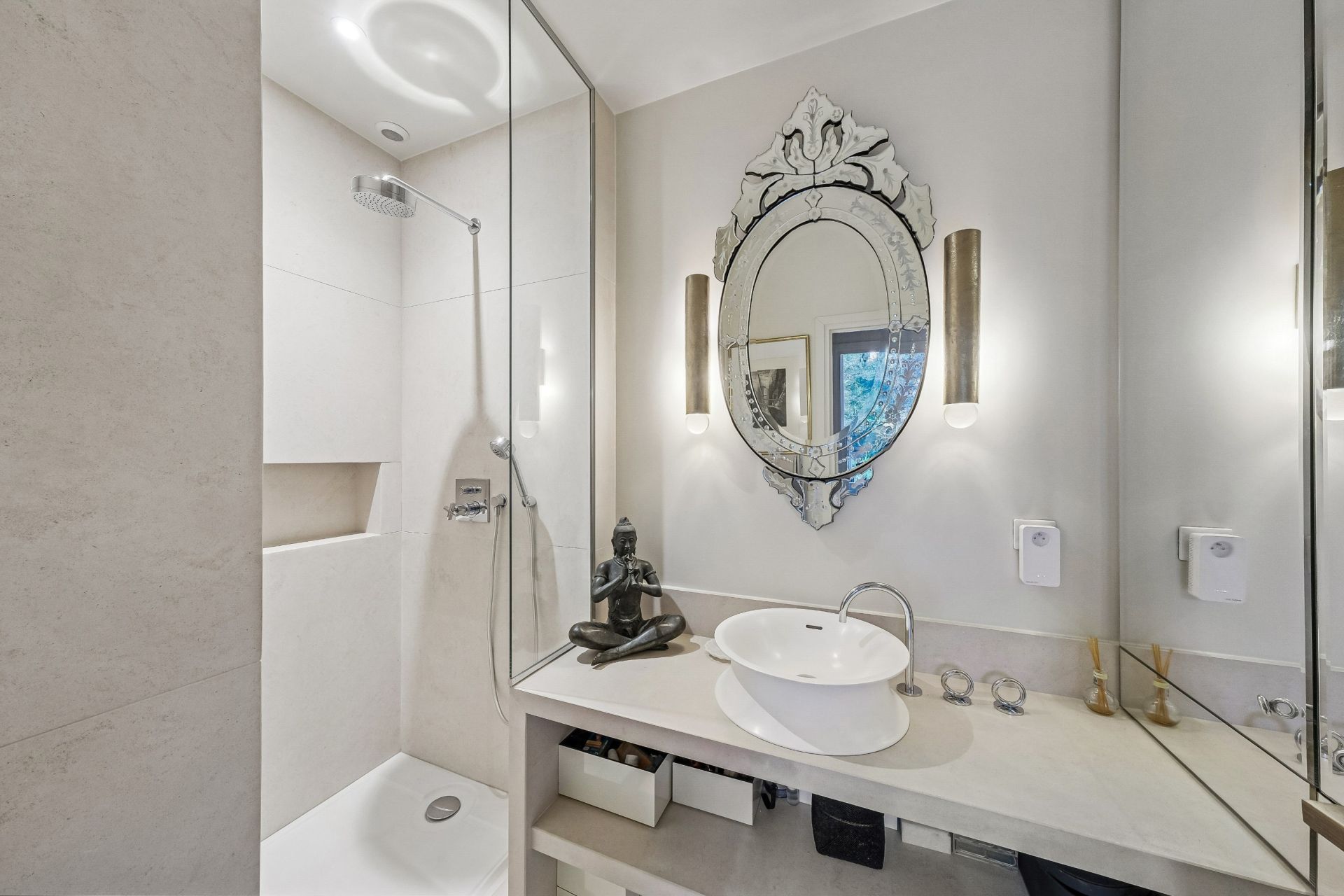 luxury apartment 5 Rooms for sale on NEUILLY SUR SEINE (92200)