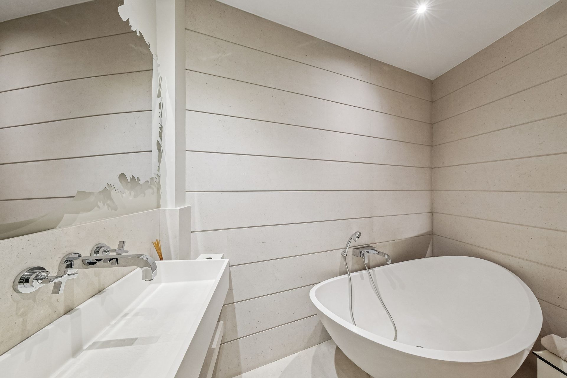 luxury apartment 5 Rooms for sale on NEUILLY SUR SEINE (92200)