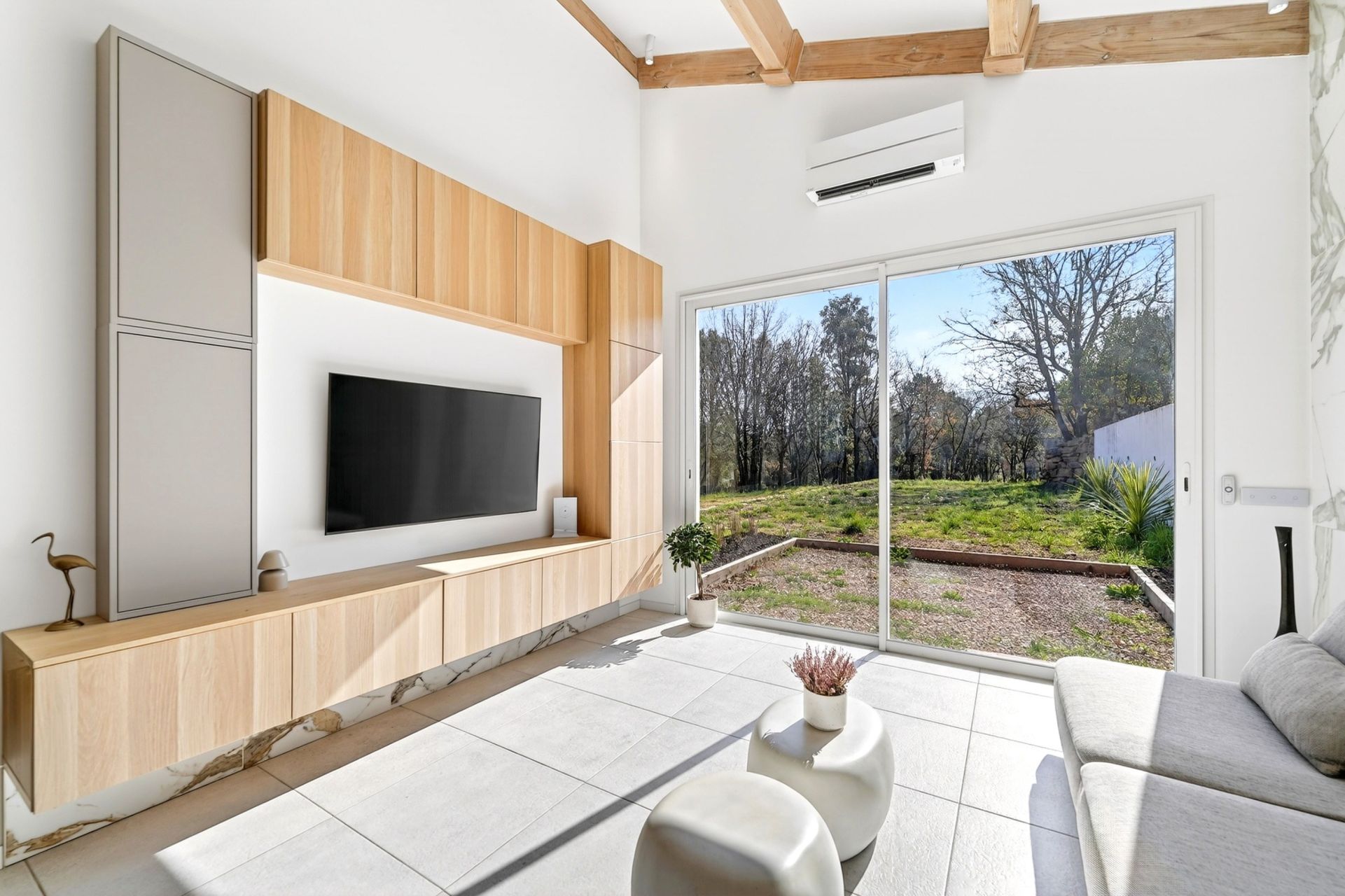 luxury house 2 Rooms for sale on GONFARON (83590)