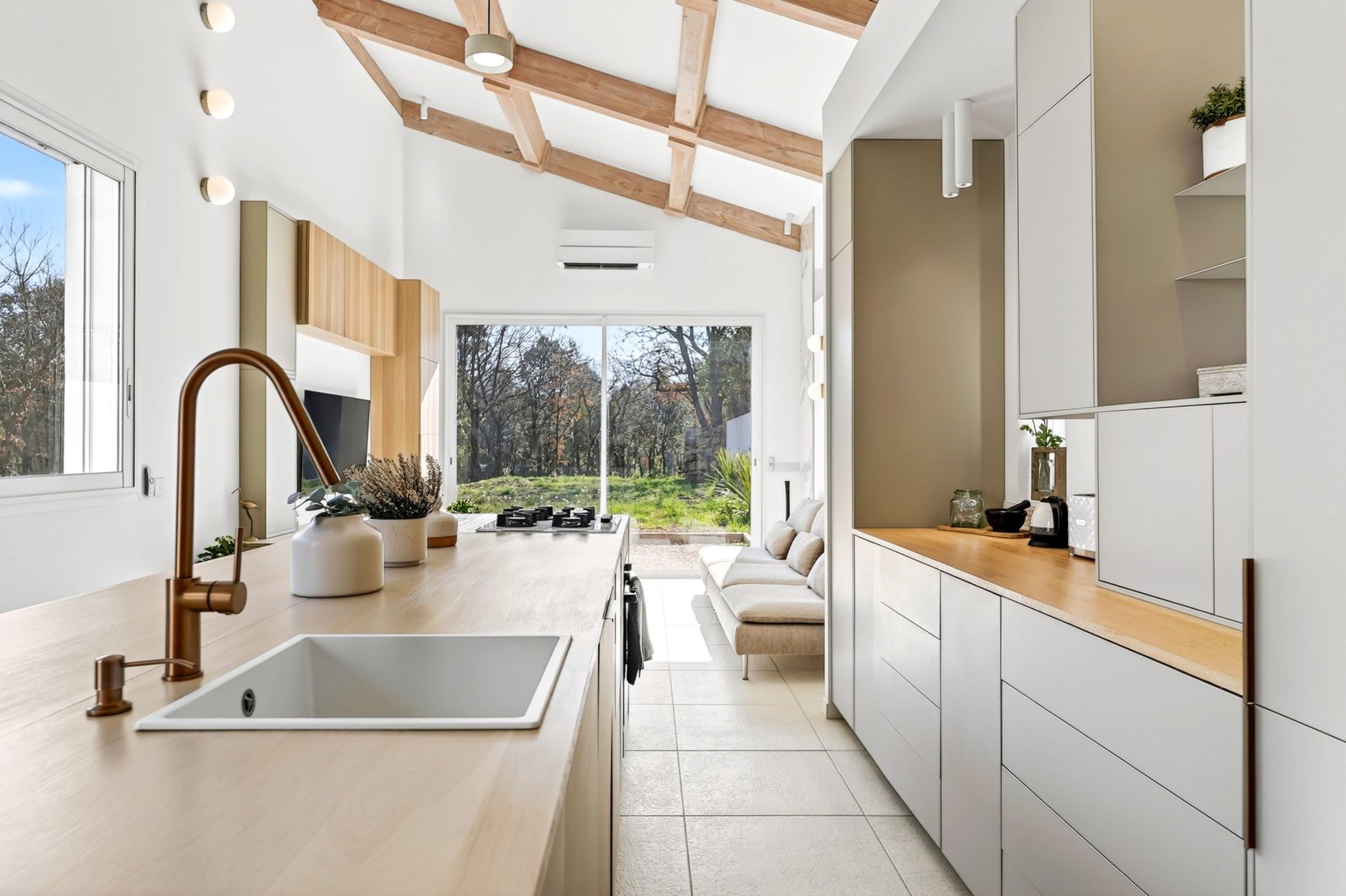 luxury house 2 Rooms for sale on GONFARON (83590)