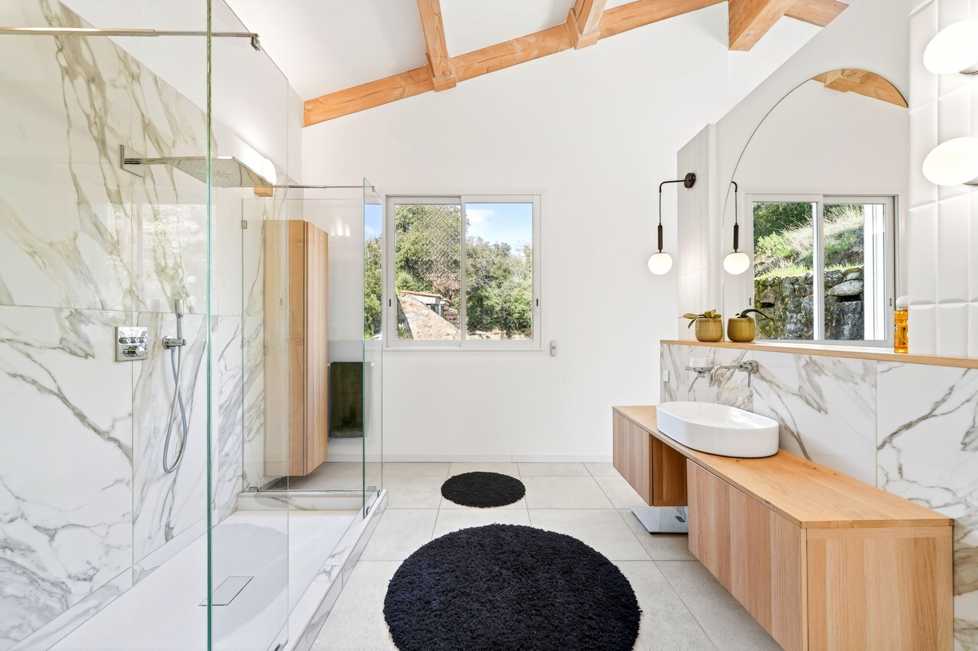 luxury house 2 Rooms for sale on GONFARON (83590)