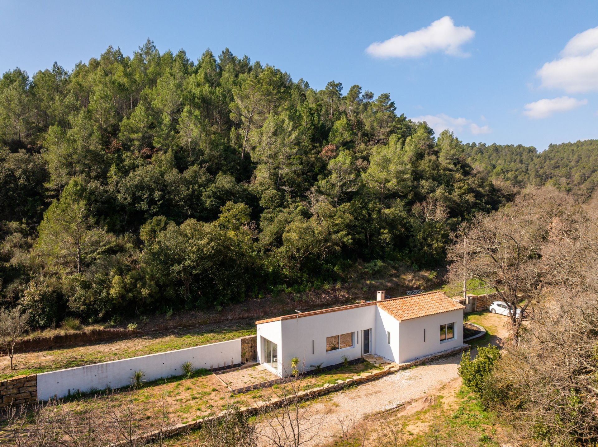 luxury house 2 Rooms for sale on GONFARON (83590)