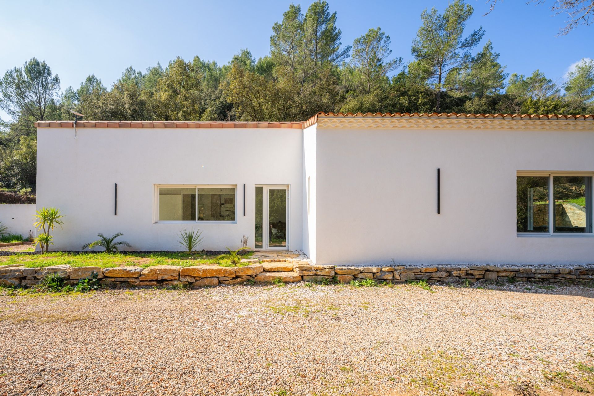 luxury house 2 Rooms for sale on GONFARON (83590)