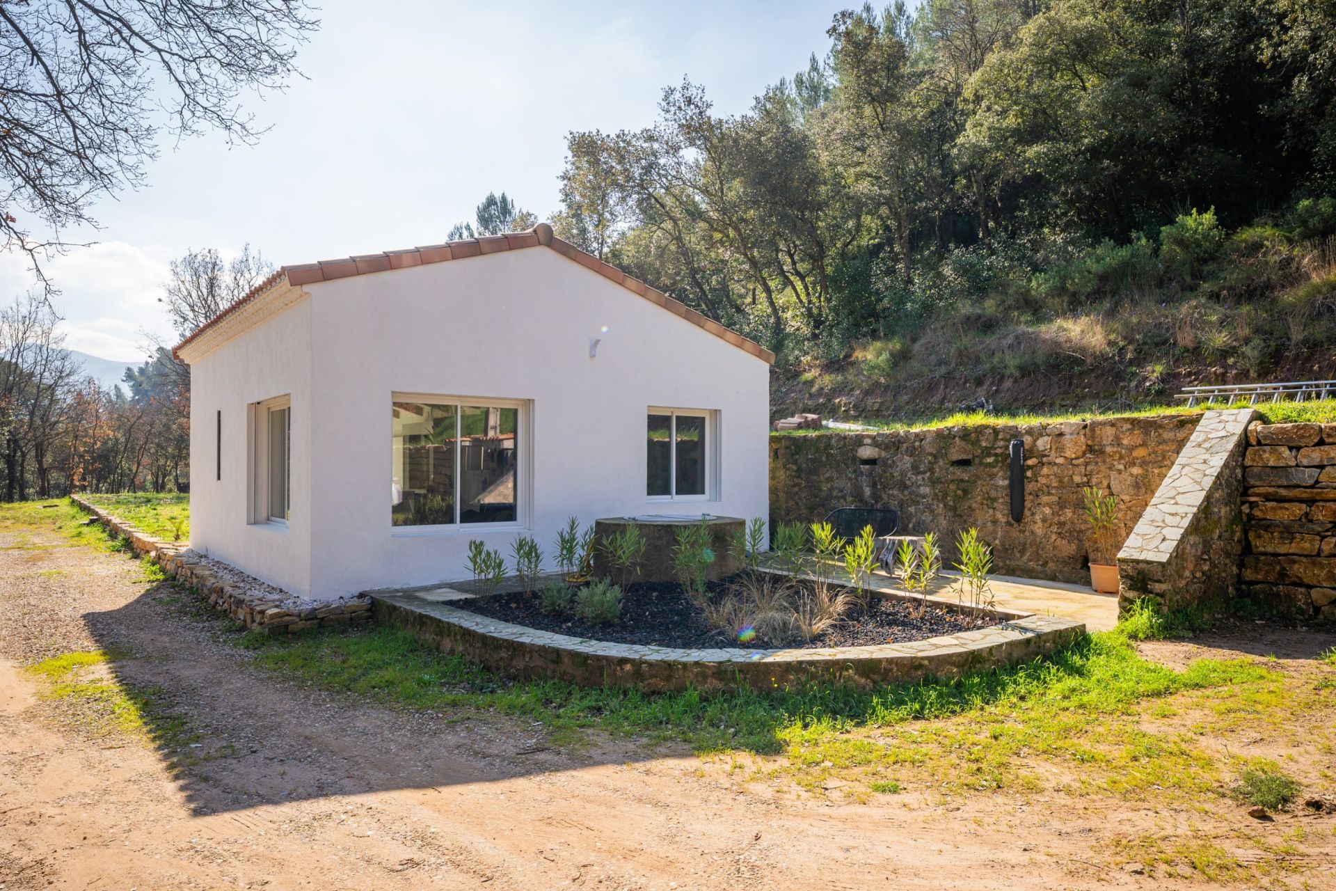 luxury house 2 Rooms for sale on GONFARON (83590)