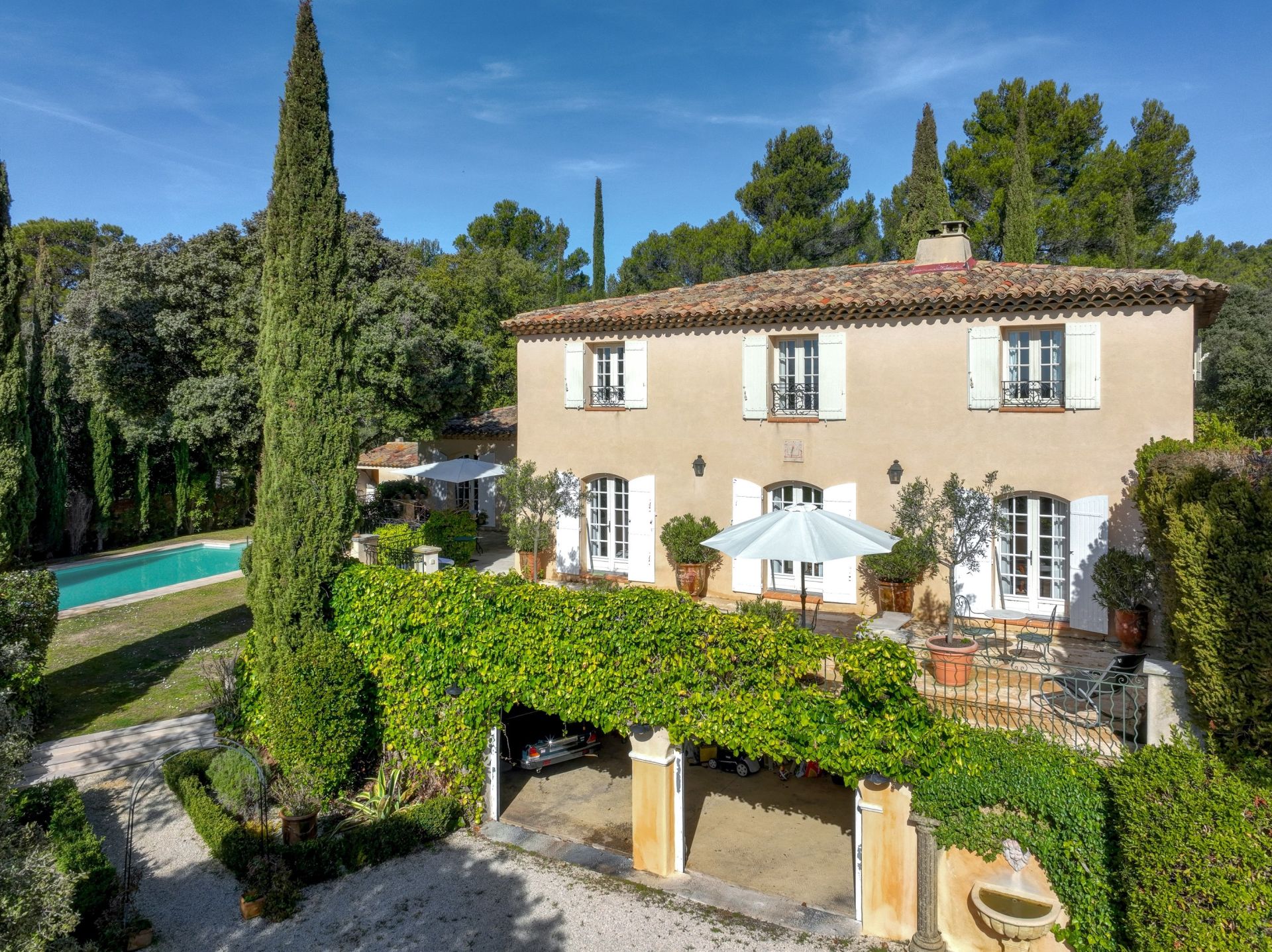 maison de luxe 8 Pièces en vente sur ST MARC JAUMEGARDE (13100)