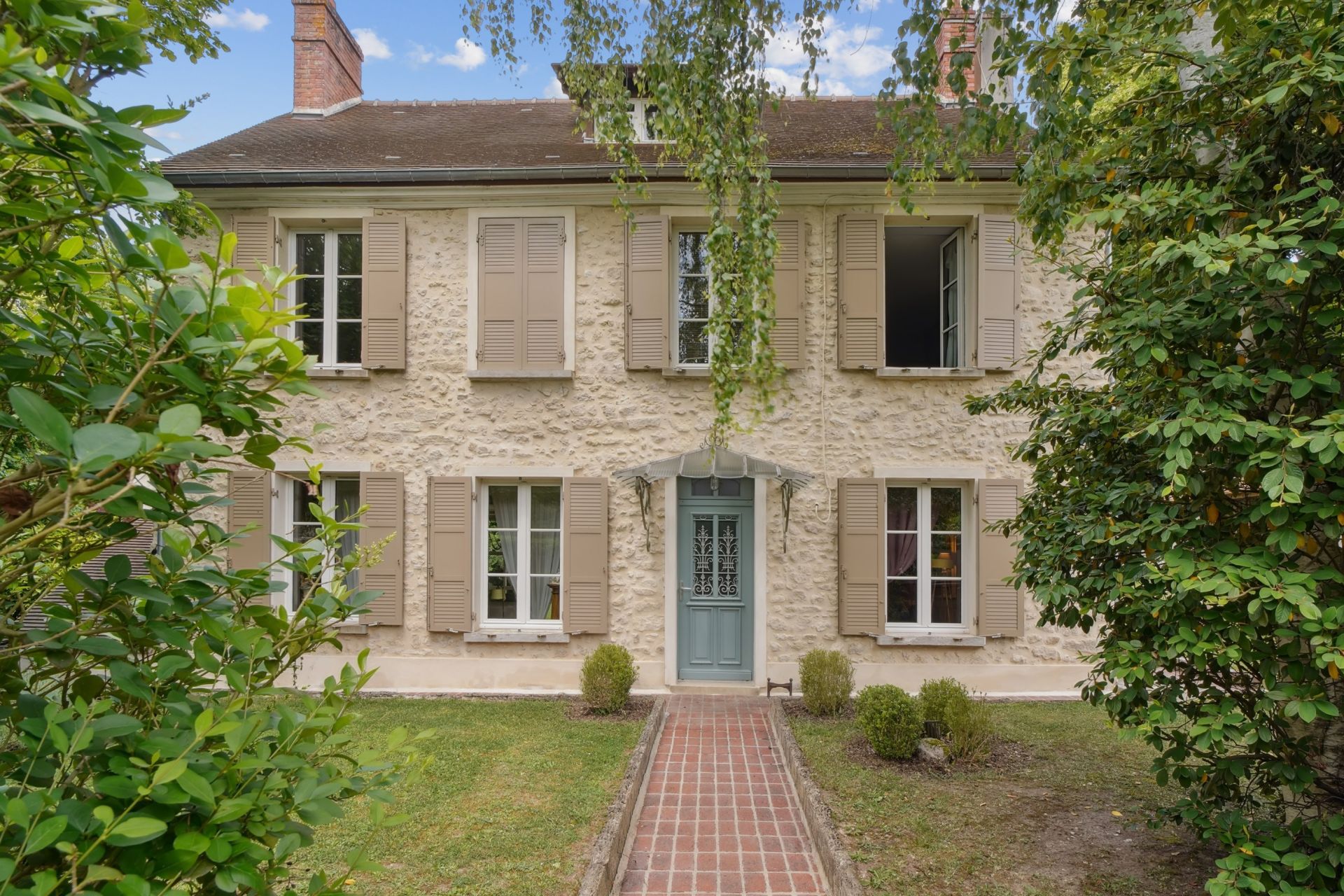 luxury house 8 Rooms for sale on VILLETTE (78930)