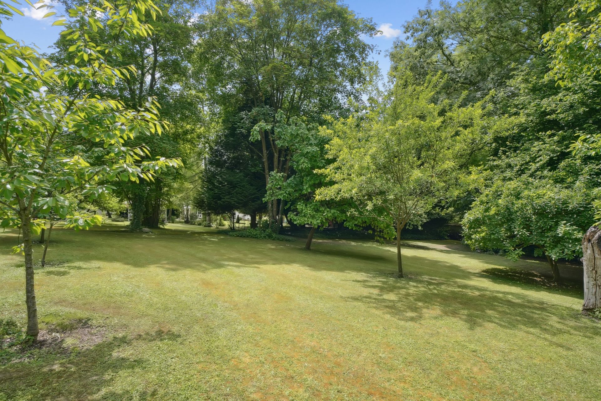 luxury house 8 Rooms for sale on VILLETTE (78930)