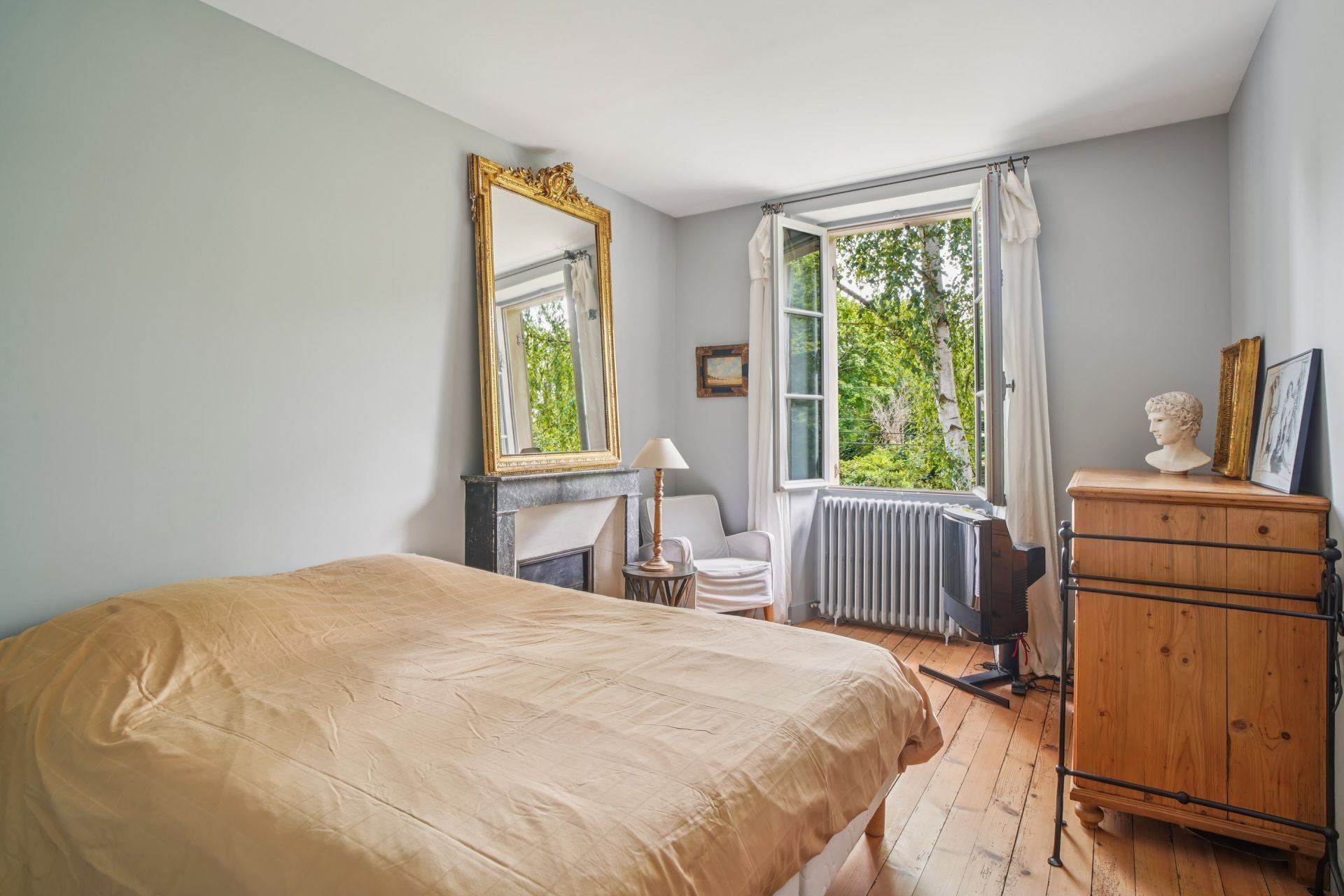 luxury house 8 Rooms for sale on VILLETTE (78930)