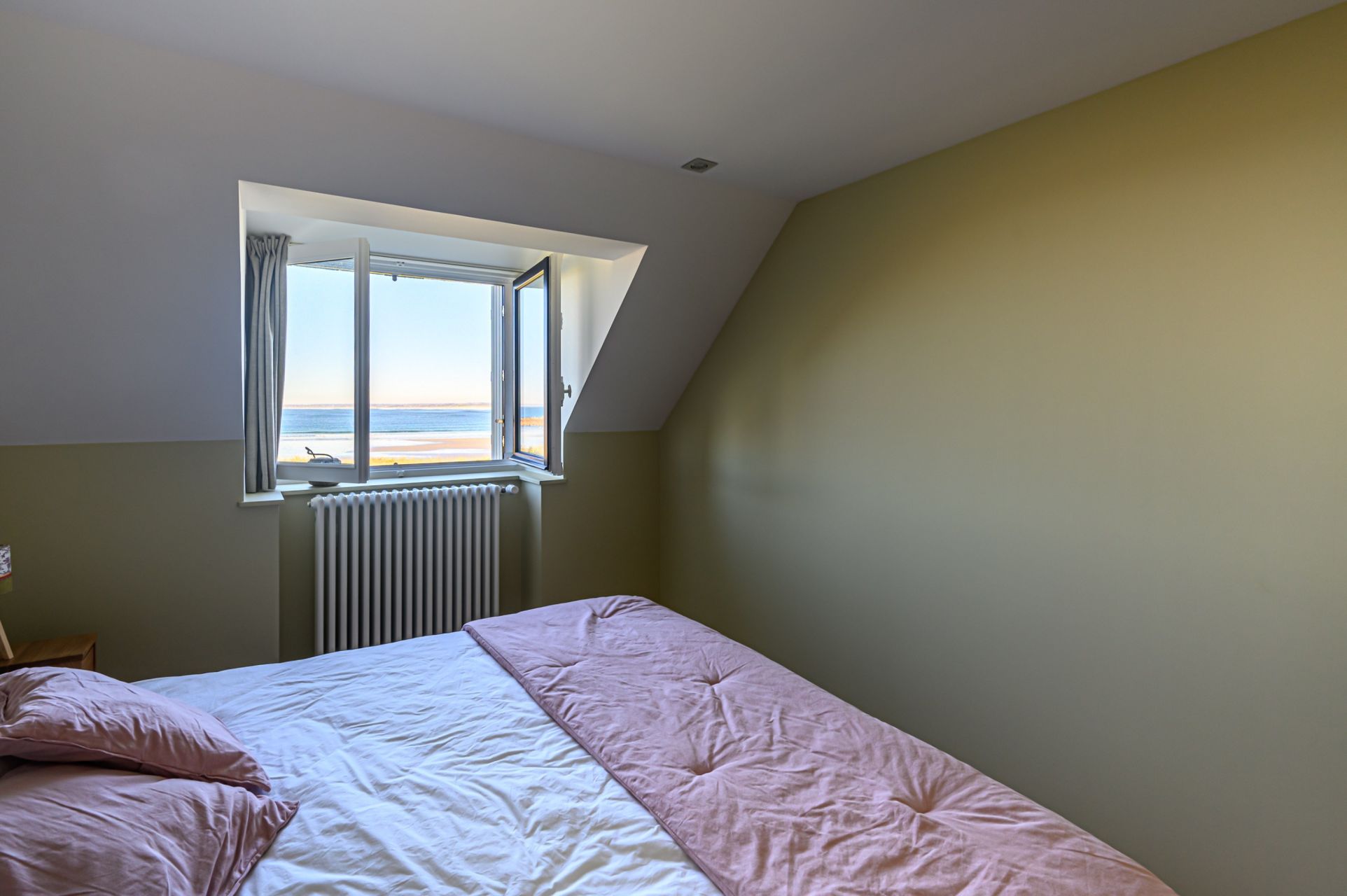 luxury house 6 Rooms for seasonal rent on PENMARCH (29760)