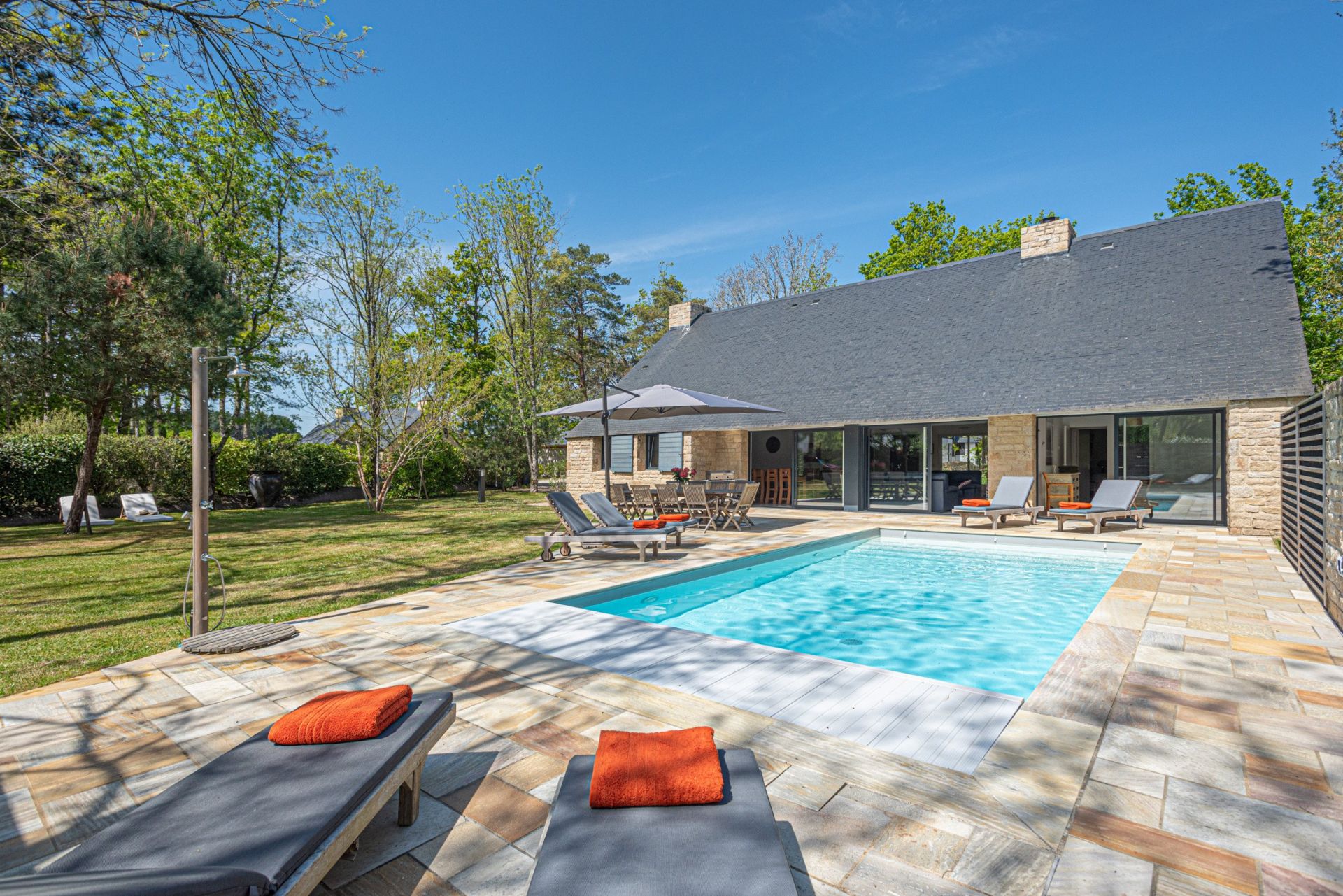 luxury villa 7 Rooms for seasonal rent on SARZEAU (56370)