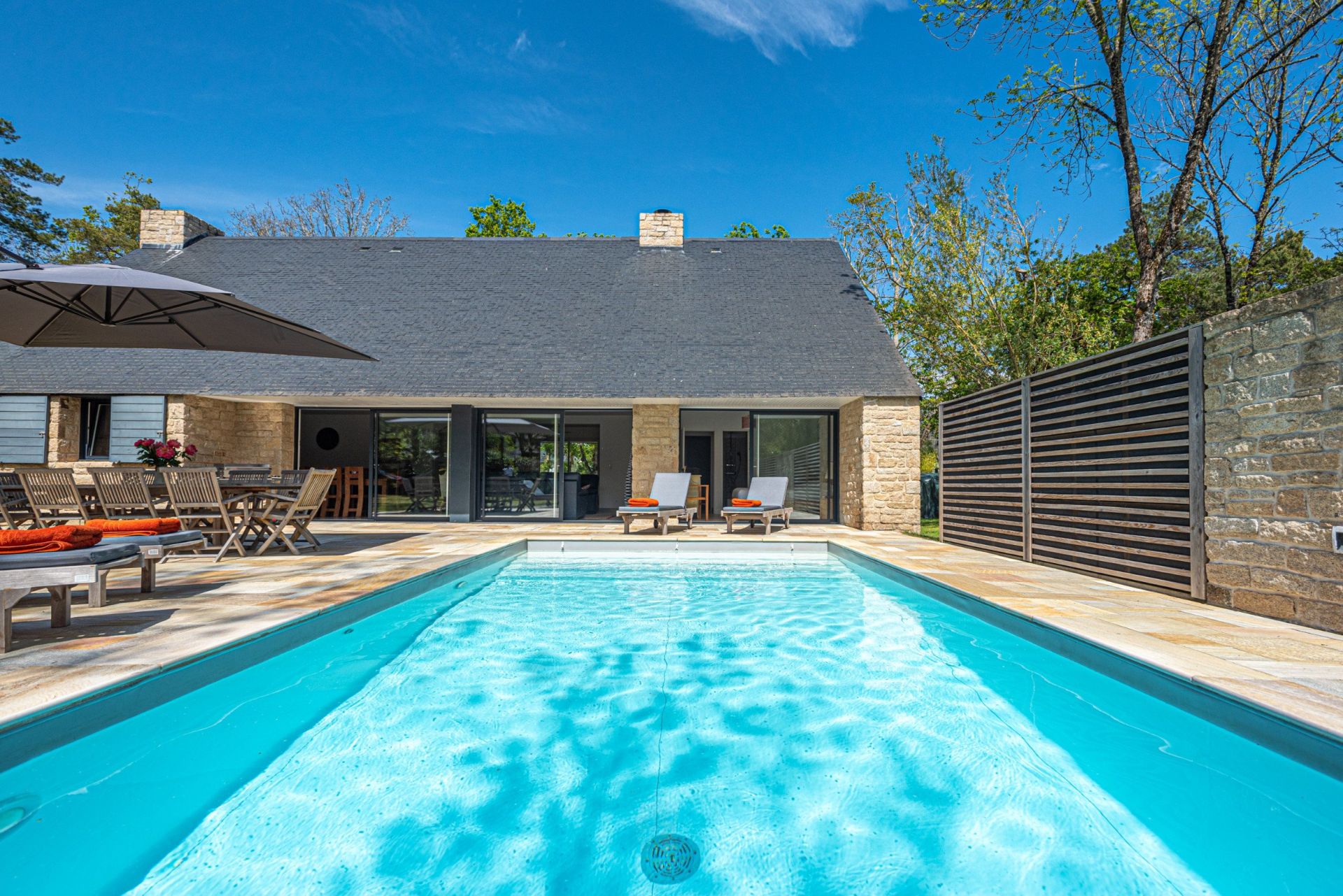luxury villa 7 Rooms for seasonal rent on SARZEAU (56370)