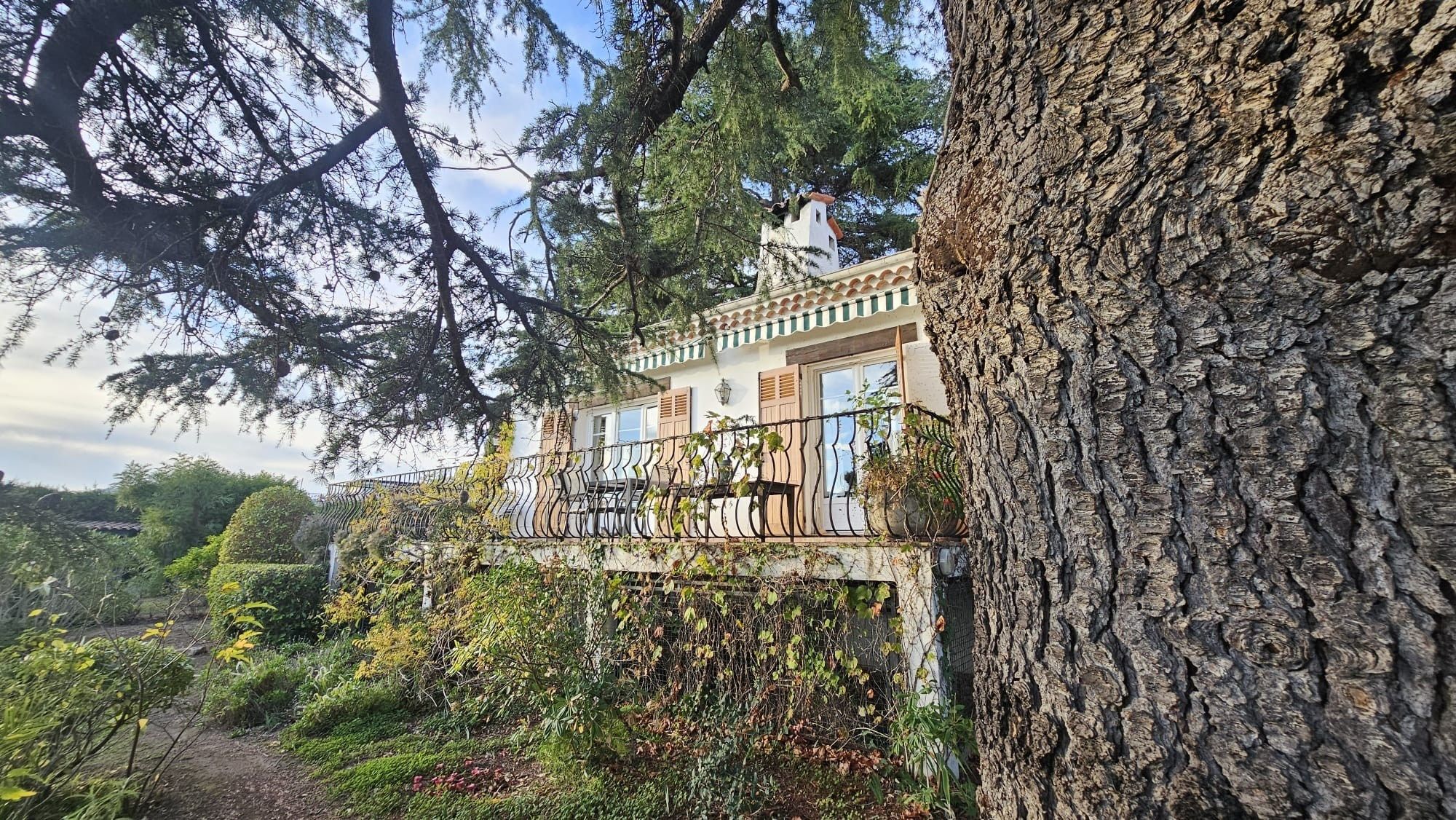 luxury villa 4 Rooms for sale on CANNES (06400)