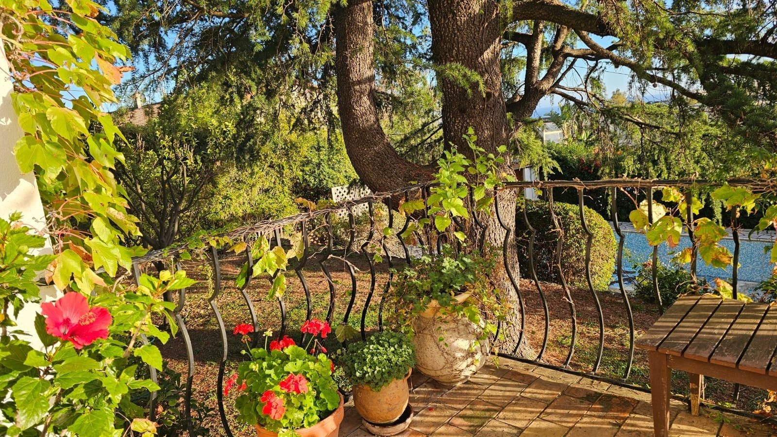 luxury villa 4 Rooms for sale on CANNES (06400)