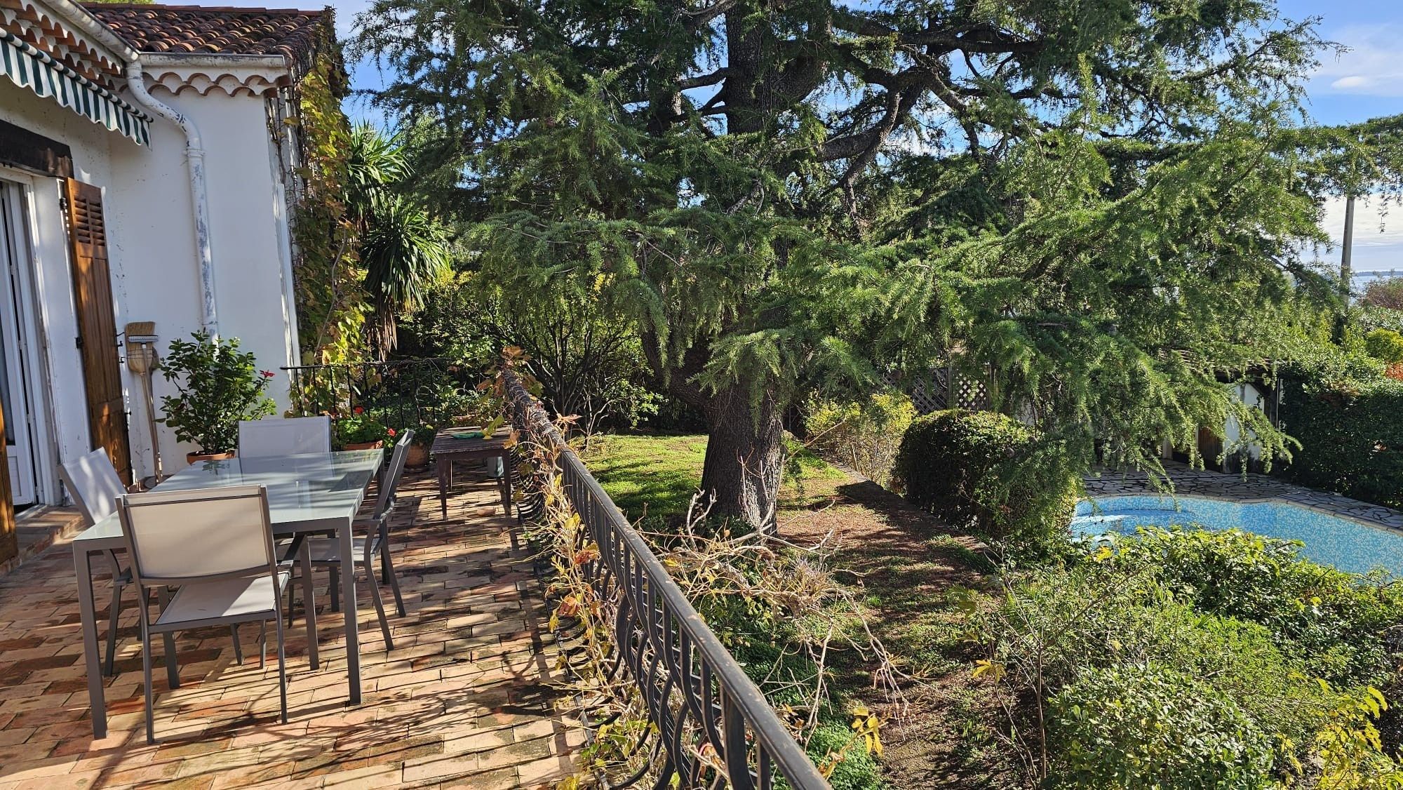 luxury villa 4 Rooms for sale on CANNES (06400)