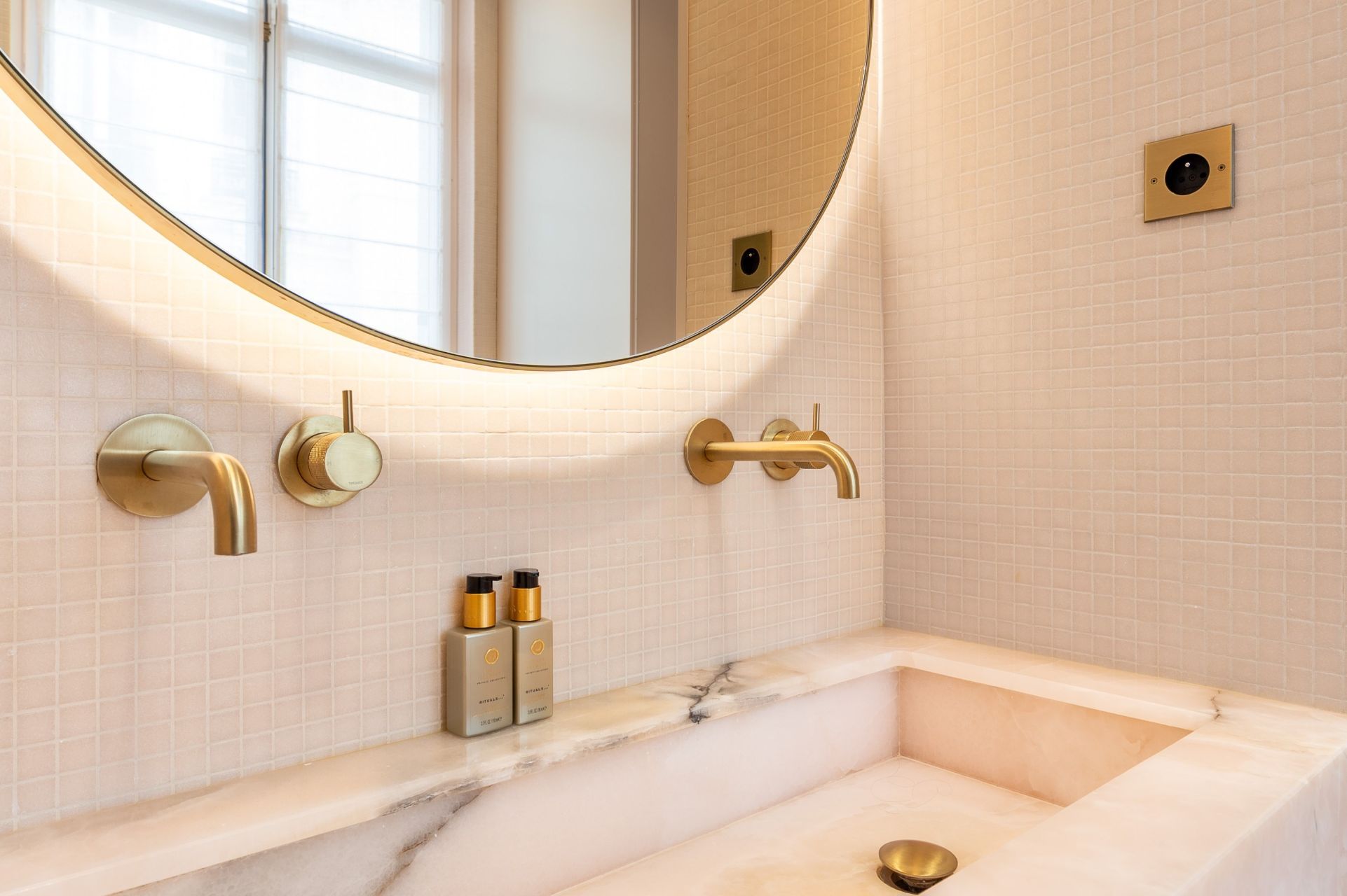 luxury apartment 7 Rooms for sale on PARIS (75016)