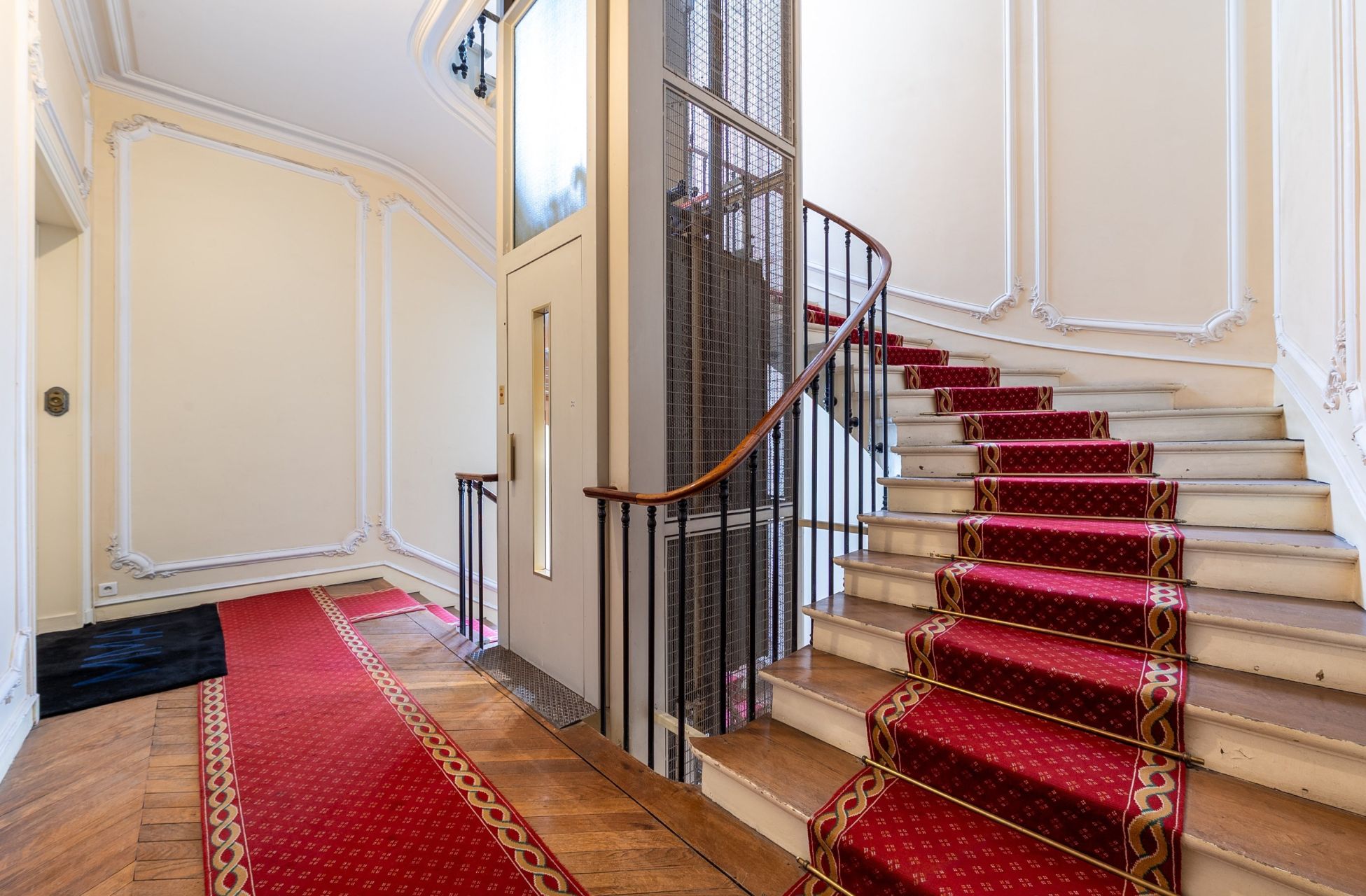 luxury apartment 7 Rooms for sale on PARIS (75016)