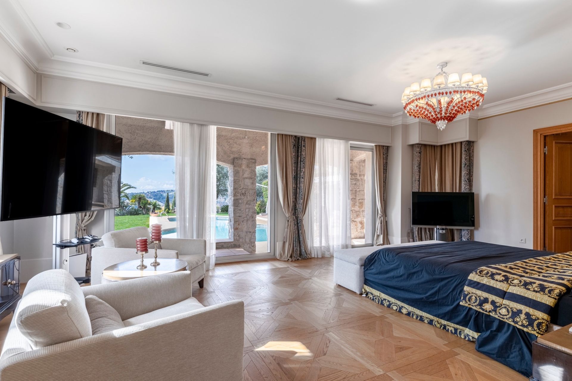luxury villa 12 Rooms for sale on NICE (06000)