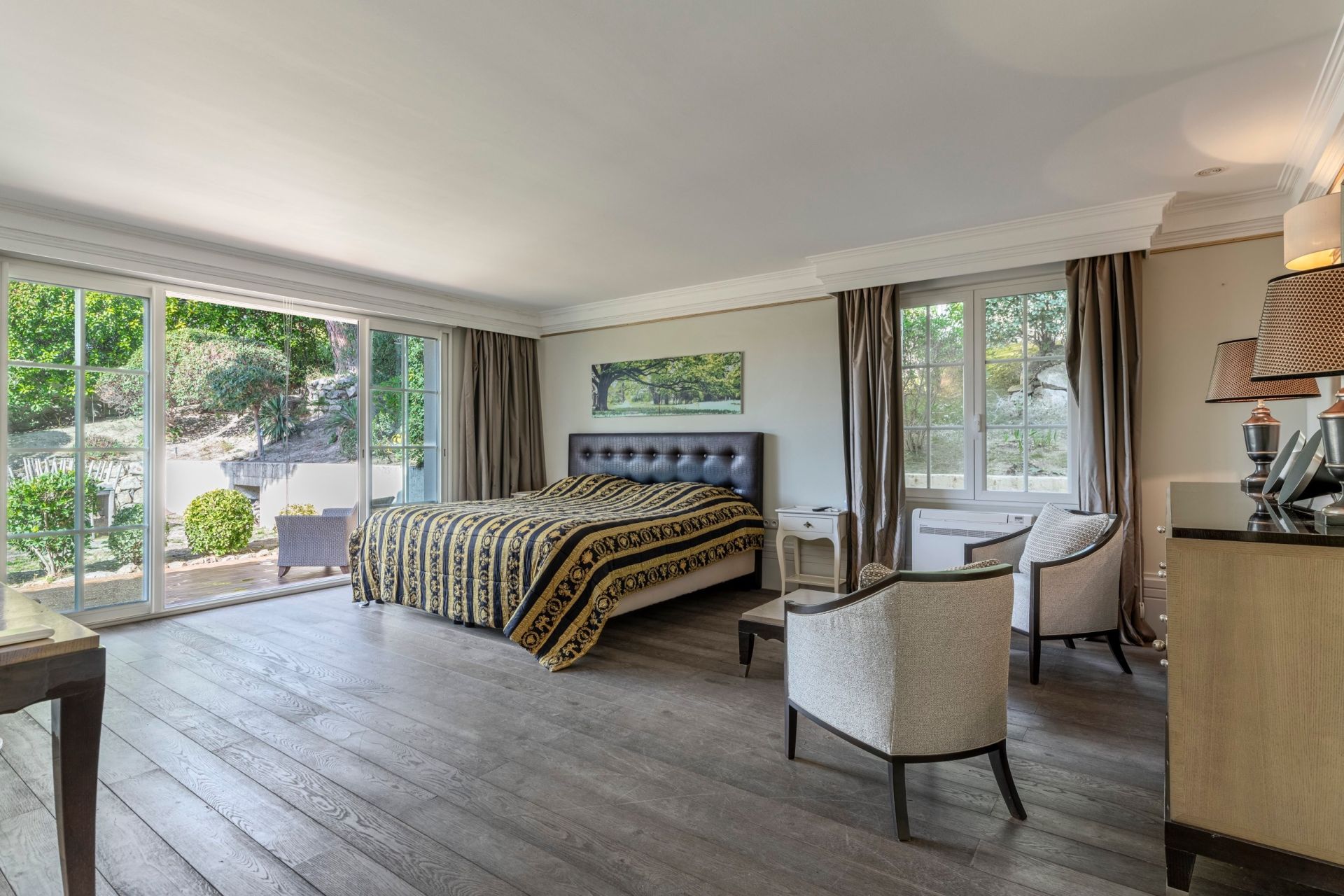 luxury villa 12 Rooms for sale on NICE (06000)