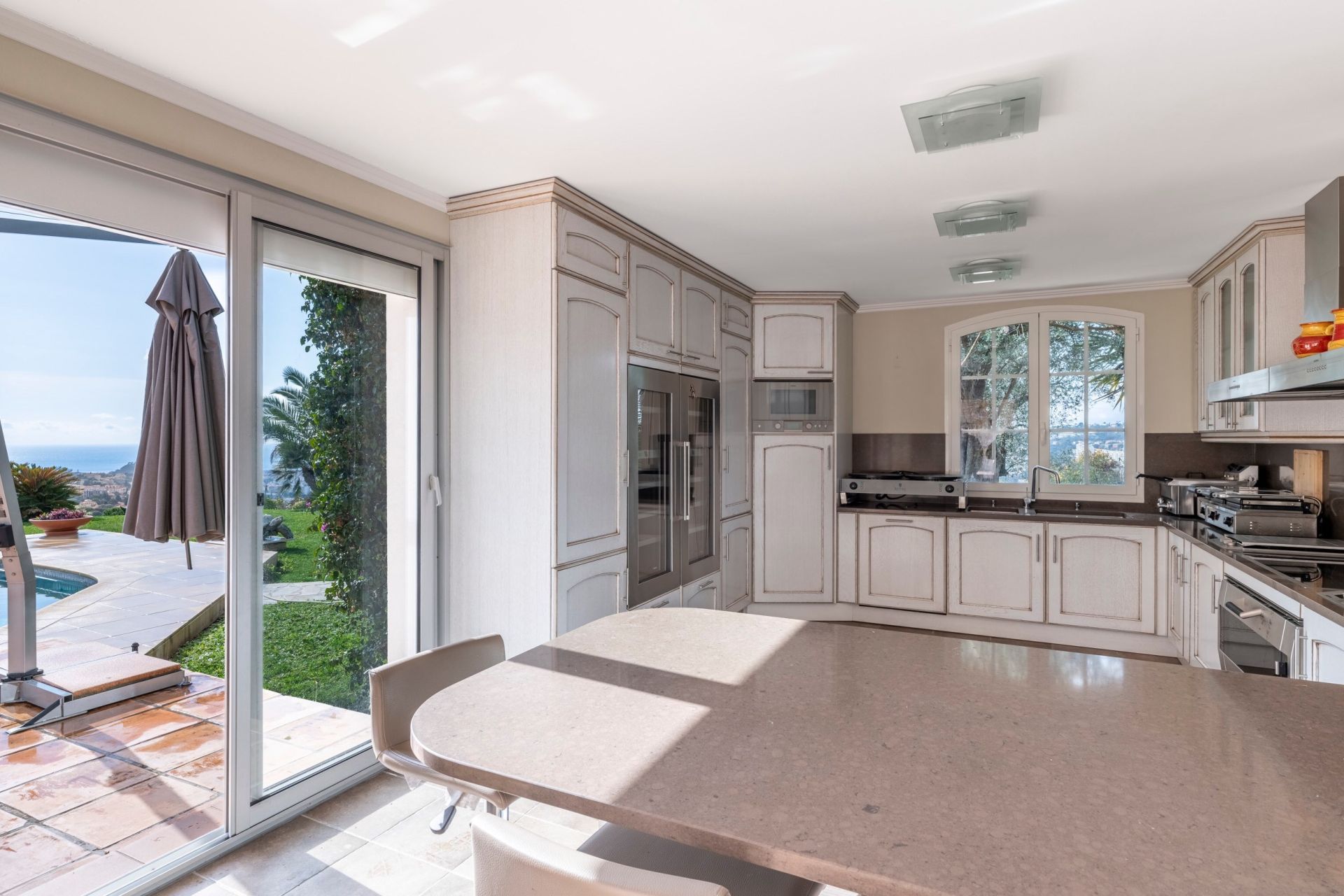 luxury villa 12 Rooms for sale on NICE (06000)